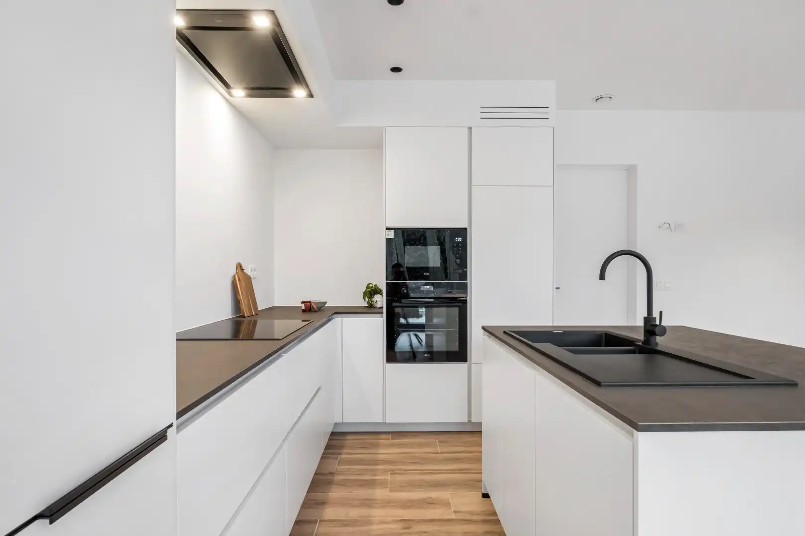 Halfopen woning in Scandinavische stijl met garage en tuin in Otegem foto 7