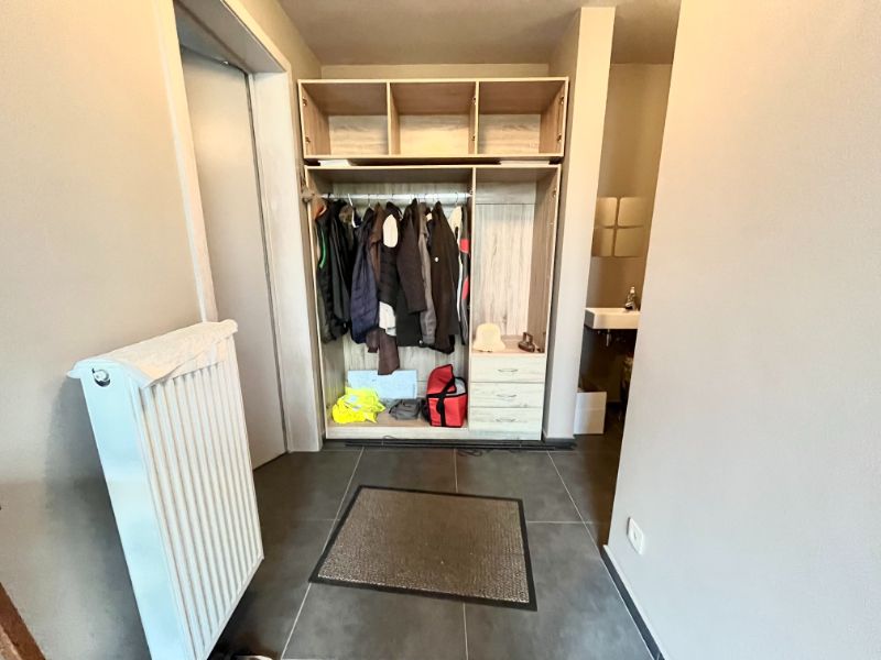 CHARMANTE HALFOPEN BEBOUWING MET DRIE SLAAPKAMERS TE HUUR foto 2