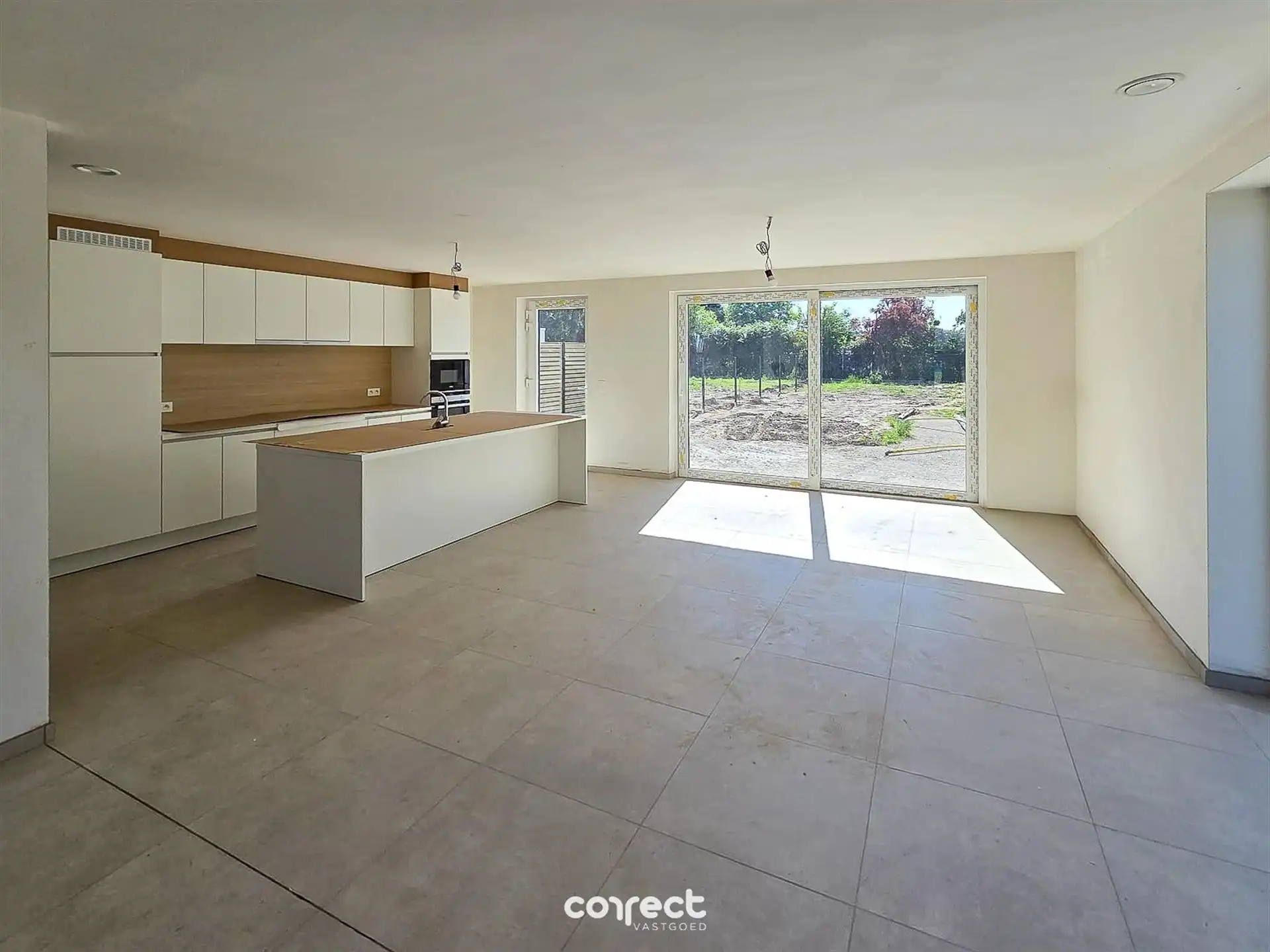 Moderne halfopen nieuwbouwwoning met een grote bew. opp. van 200 m². foto 5