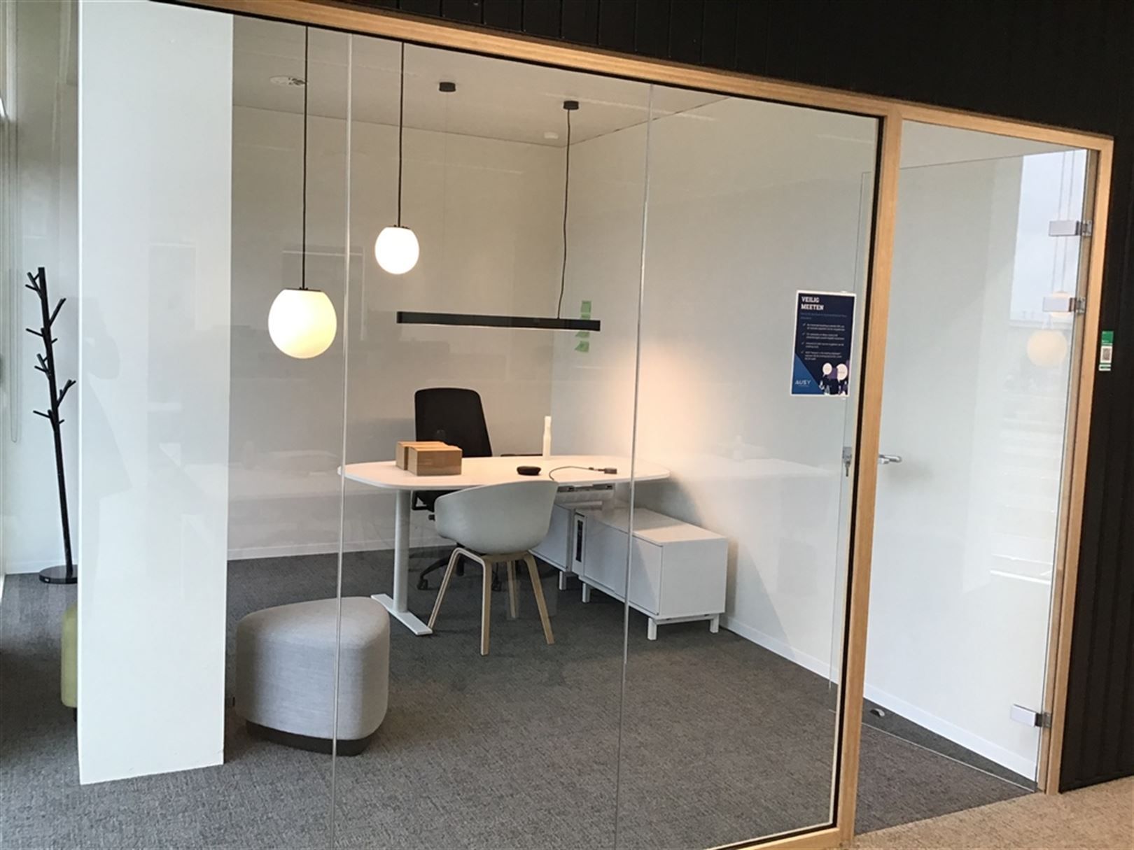 Gemeubelde kantoren in stijlvol gebouw langs The Loop foto 8