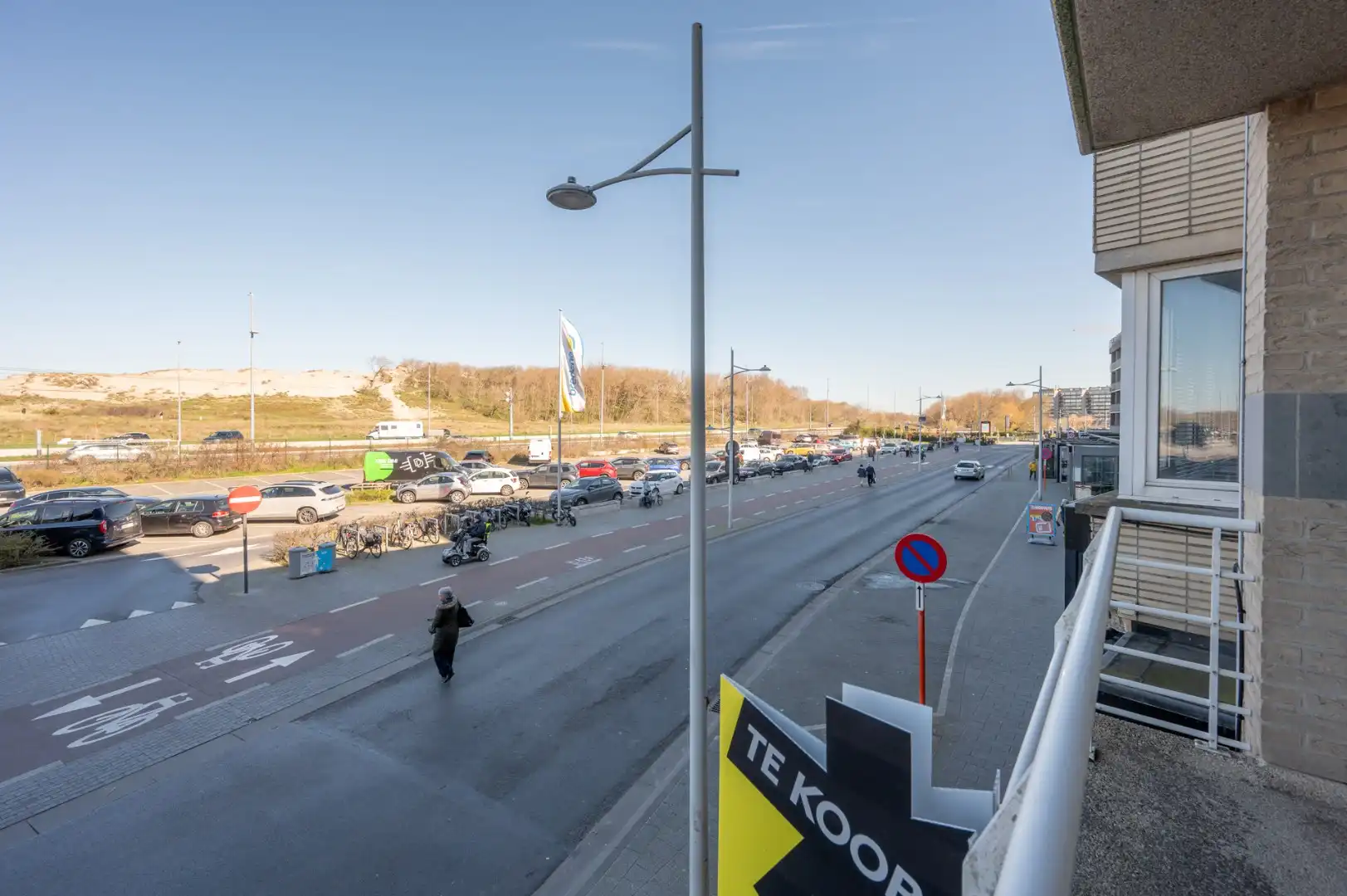 Centraal gelegen appartement met terras nabij het strand foto 10