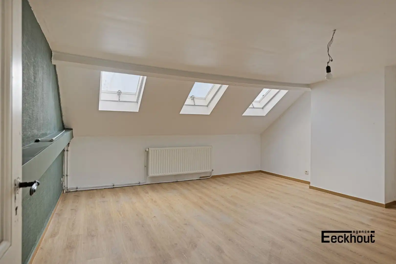 Uniek en ruim (351 m²) herenhuis met garages op topligging te Oostende ! foto 24