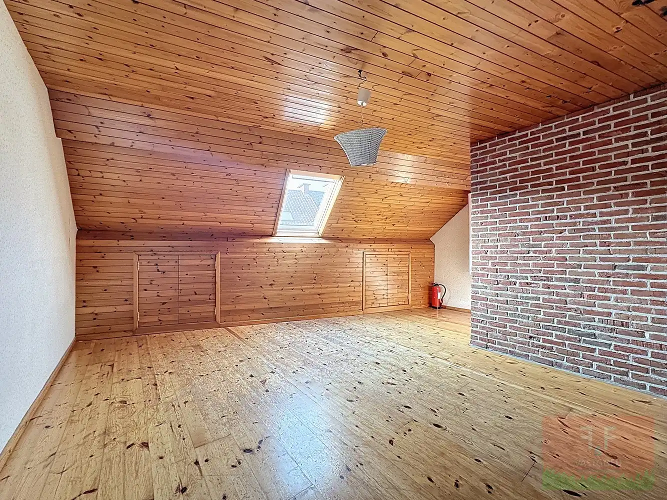 Triplex appartement (4 slaapkamers) met verhuurde winkelruimte en aparte garage te koop in centrum Zottegem foto 22