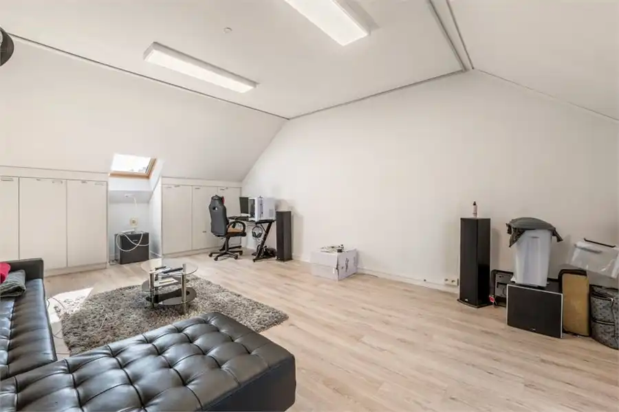 RUIME GERENOVEERDE WONING OP EEN ZEER GOEDE LOCATIE foto 27