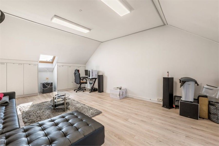 RUIME GERENOVEERDE WONING OP EEN ZEER GOEDE LOCATIE foto 27