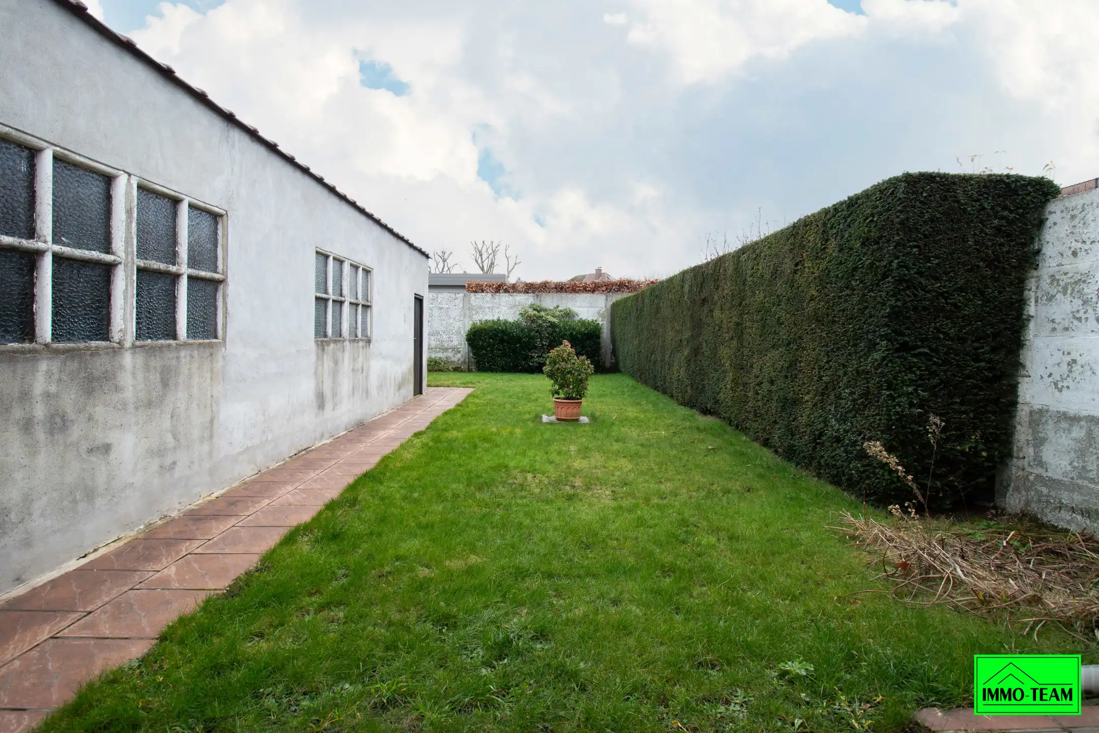 Goed onderhouden 3-gevelwoning met 3 slks, tuin en garage foto 18
