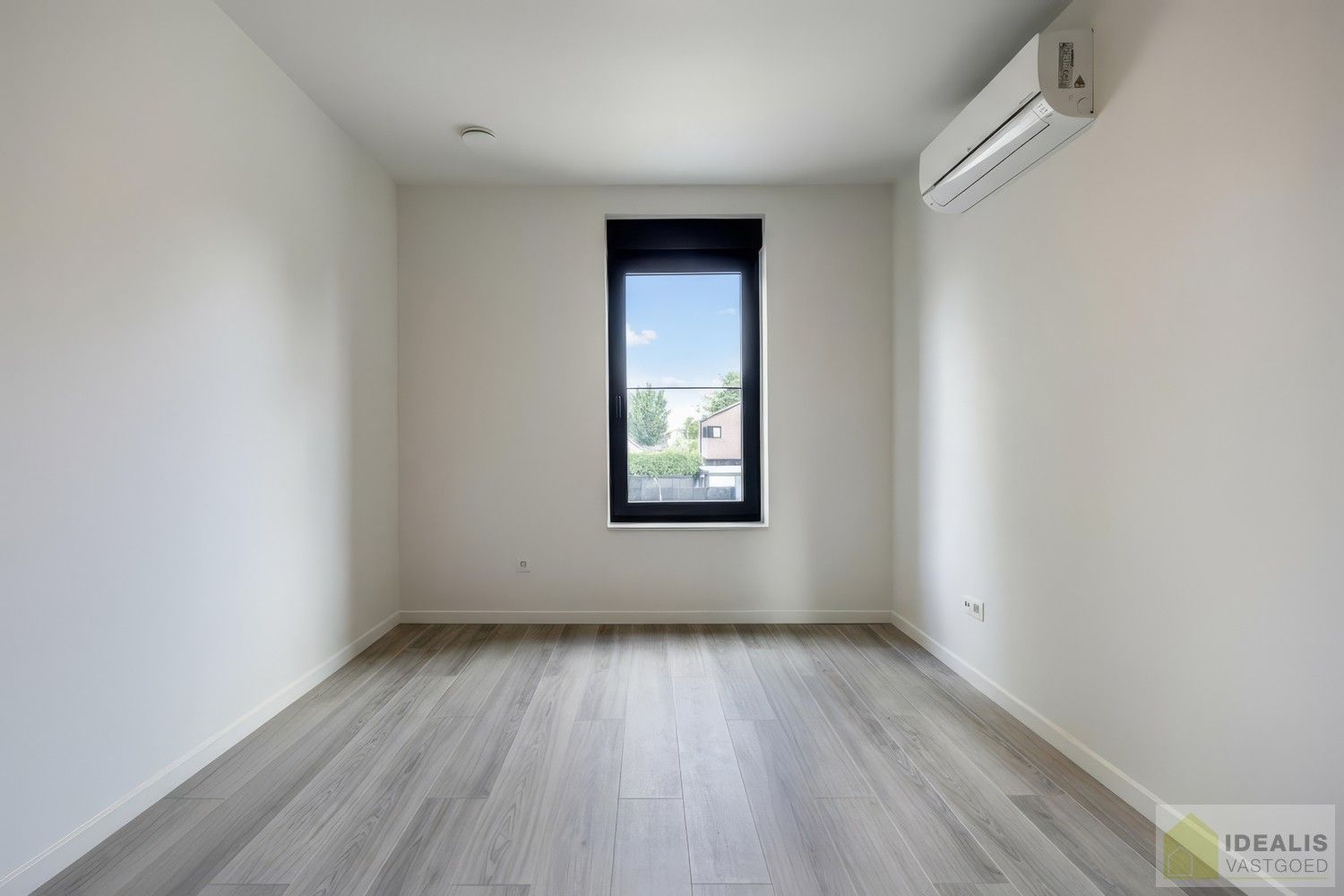 PRACHTIGE NIEUWBOUWWONING MET EEN HEERLIJK LICHTRIJKE WOONKAMER MET OPEN KEUKEN, RUIME BERGING, BUREEL, 3 SLAAPKAMERS, RUIME DRESSING EN RUIME BADKAMER VOORZIEN VAN ALLE COMFORT! EEN HEERLIJK RUIM HUIS MET EEN NAAR WENS AAN TE LEGGEN TUIN, OP EEN GEGEERDE LOCATIE NABIJ HET CENTRUM VAN PEER! foto 35
