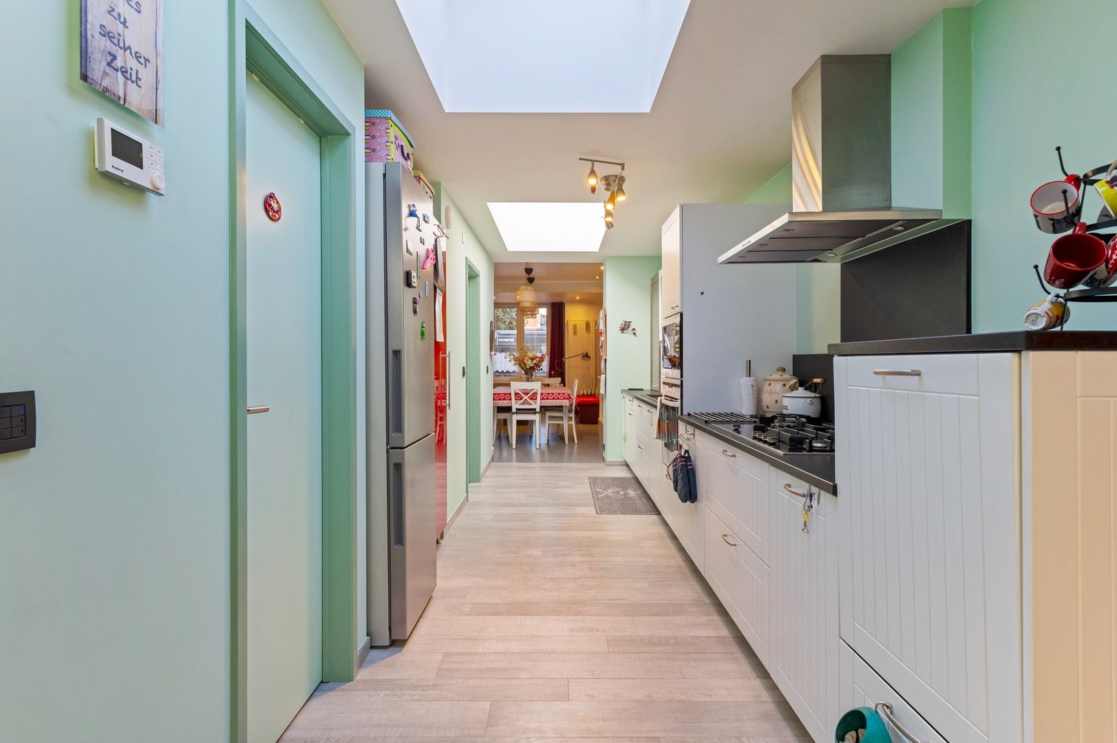 Halfopen woning van met 2 slp, een zonnige tuin in een rustige woonwijk. foto 7