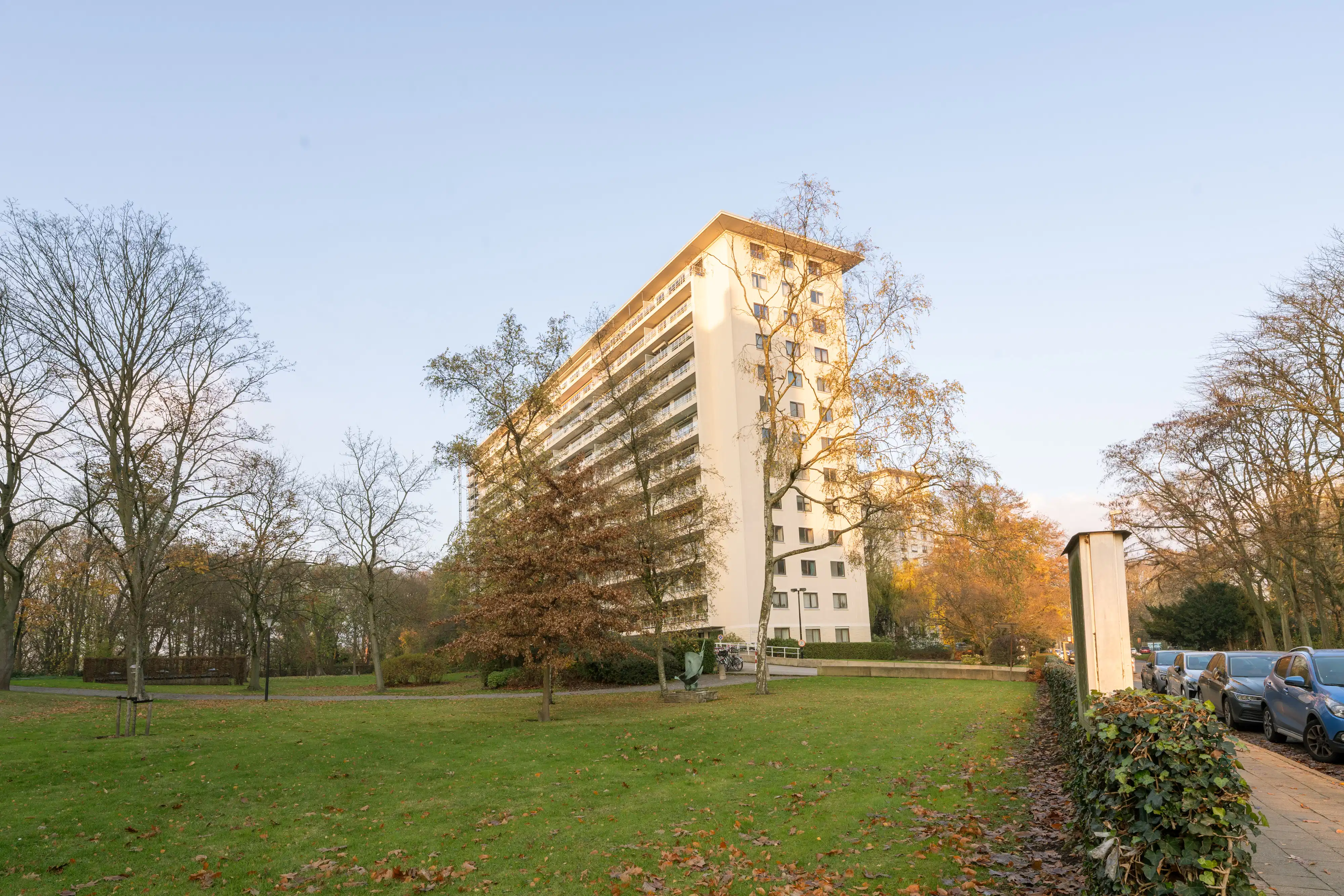 Instapklaar appartement met ruim terras in Berchem foto {{pictureIndex}}