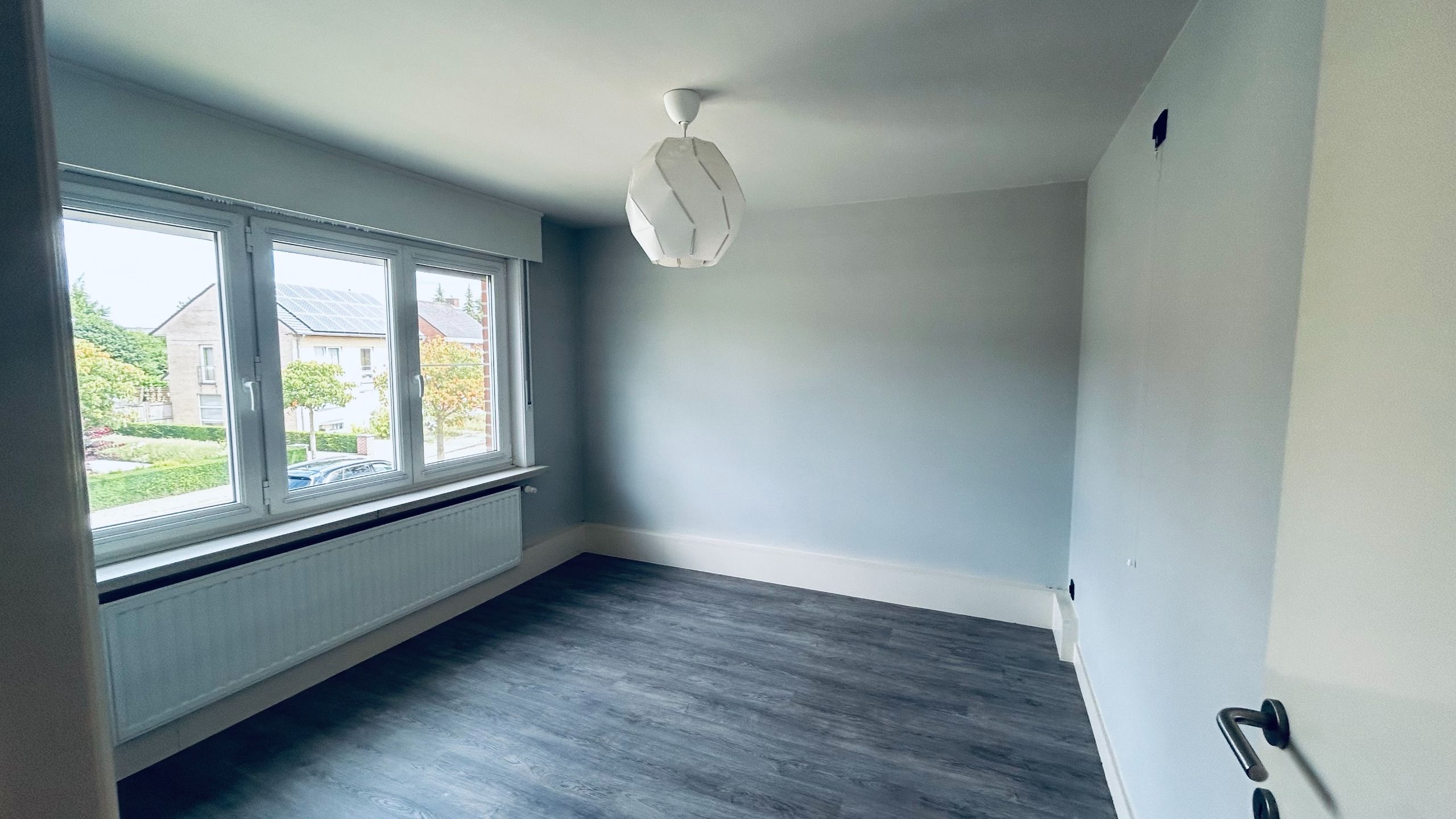 Centraal gelegen halfopen bebouwing met: oprit, tuin en garage foto 8