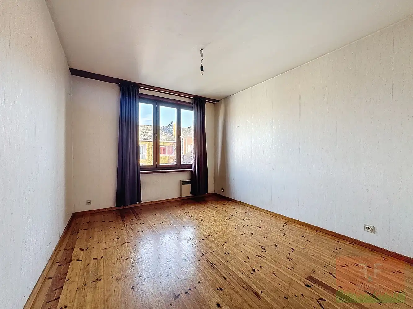Triplex appartement (4 slaapkamers) met verhuurde winkelruimte en aparte garage te koop in centrum Zottegem foto 17