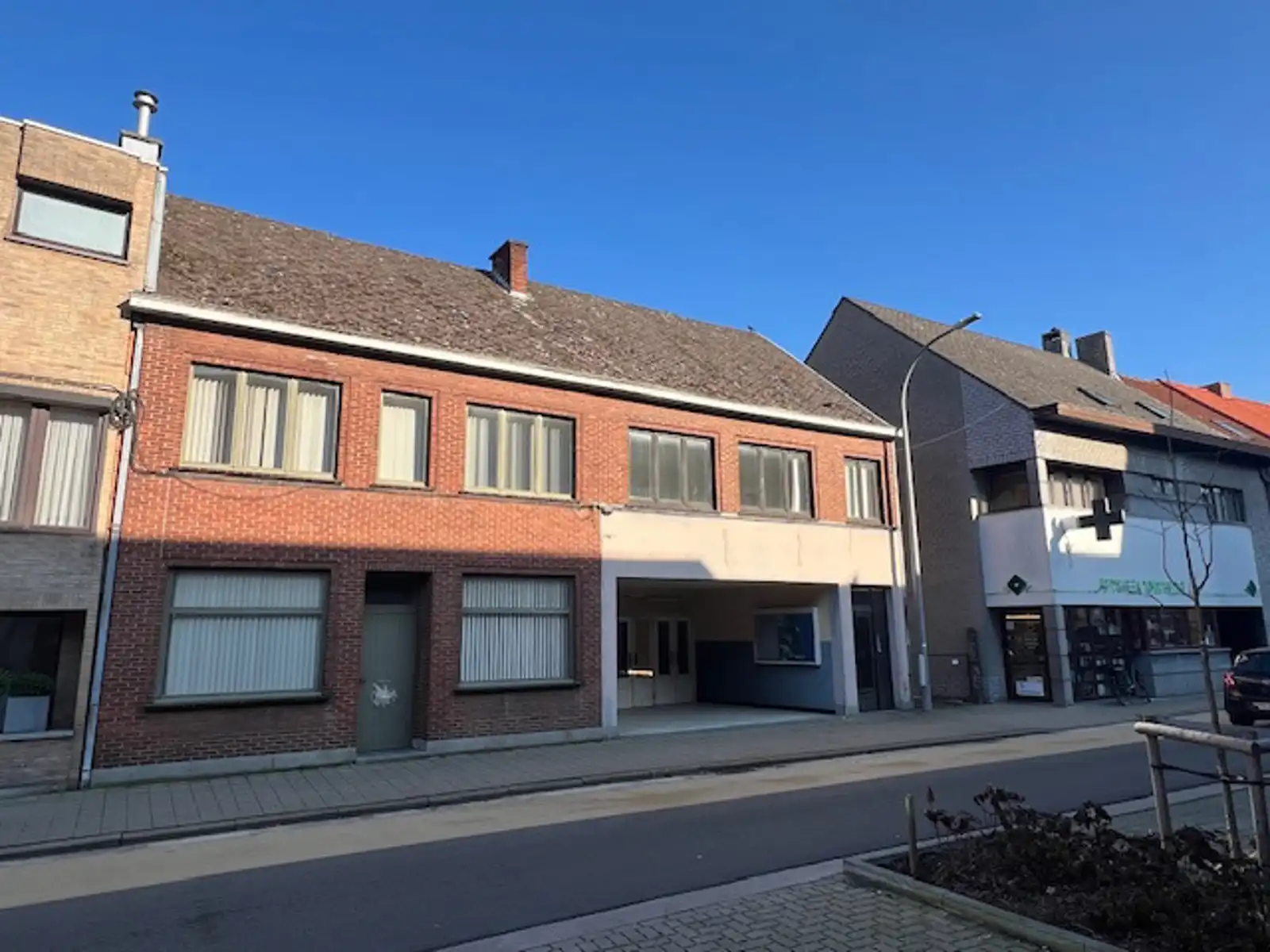 Projectgebouw (vroegere cinema met appartement en woning) foto 11