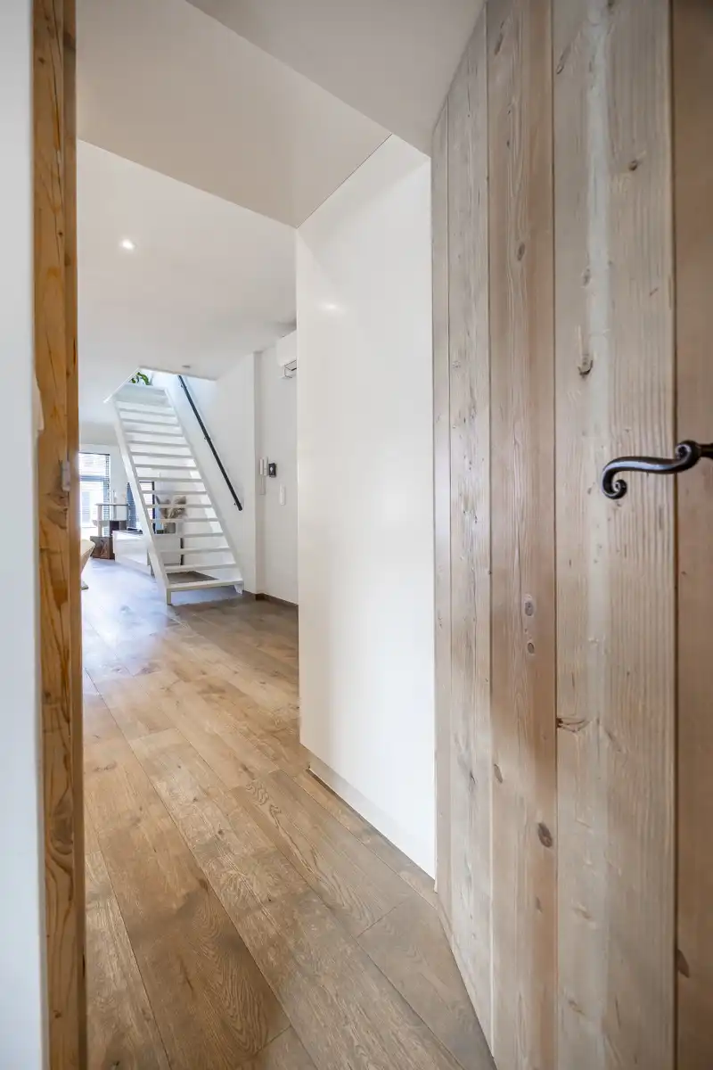 Unieke woning met terras, garage en ruim magazijn  foto 13