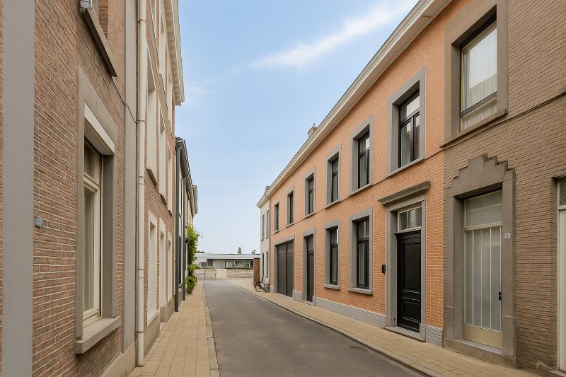 Prestigieus herenhuis met tuin in het hart van Temse foto {{pictureIndex}}