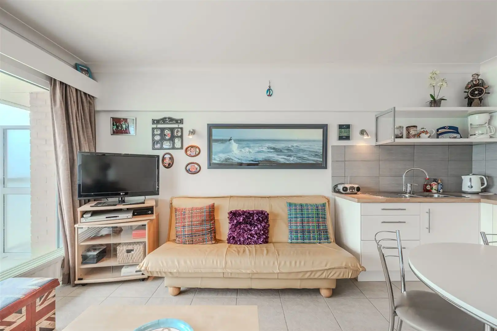 Studio met slaaphoek en frontaal zeezicht foto 11