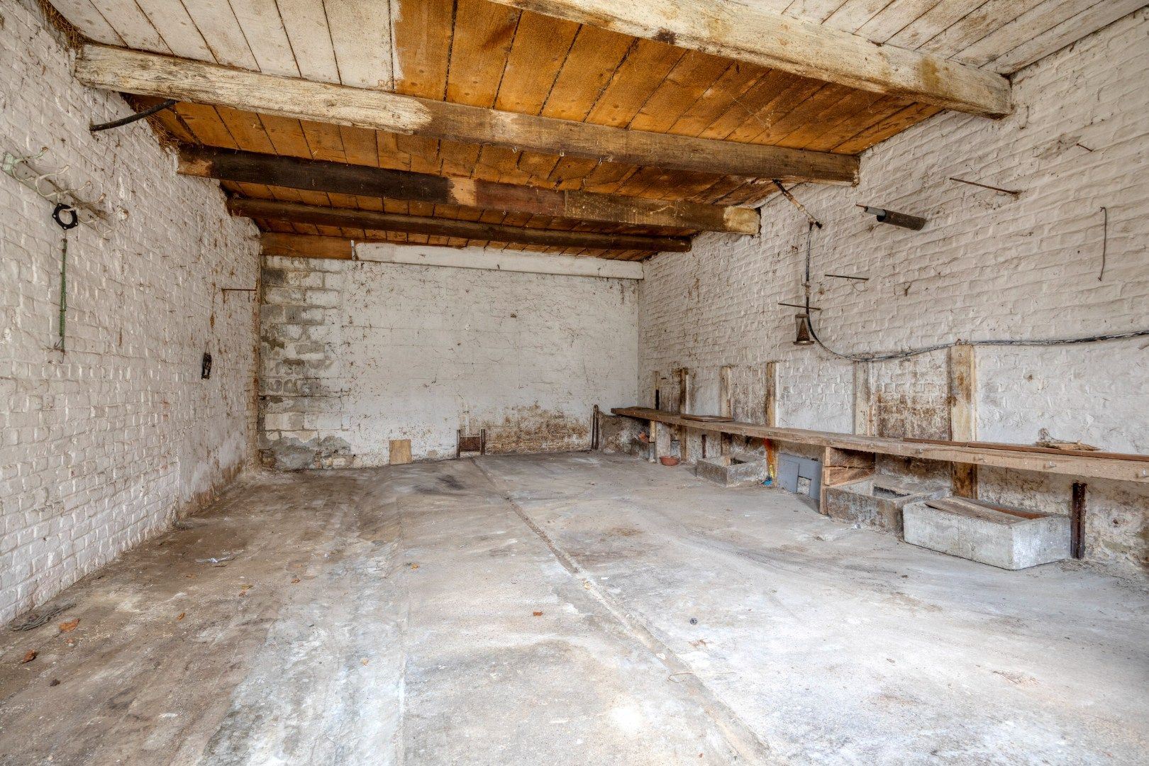 Hoevewoning met binnenkoer, stallen en tuin in landelijke dorpsligging te Nerem foto 26