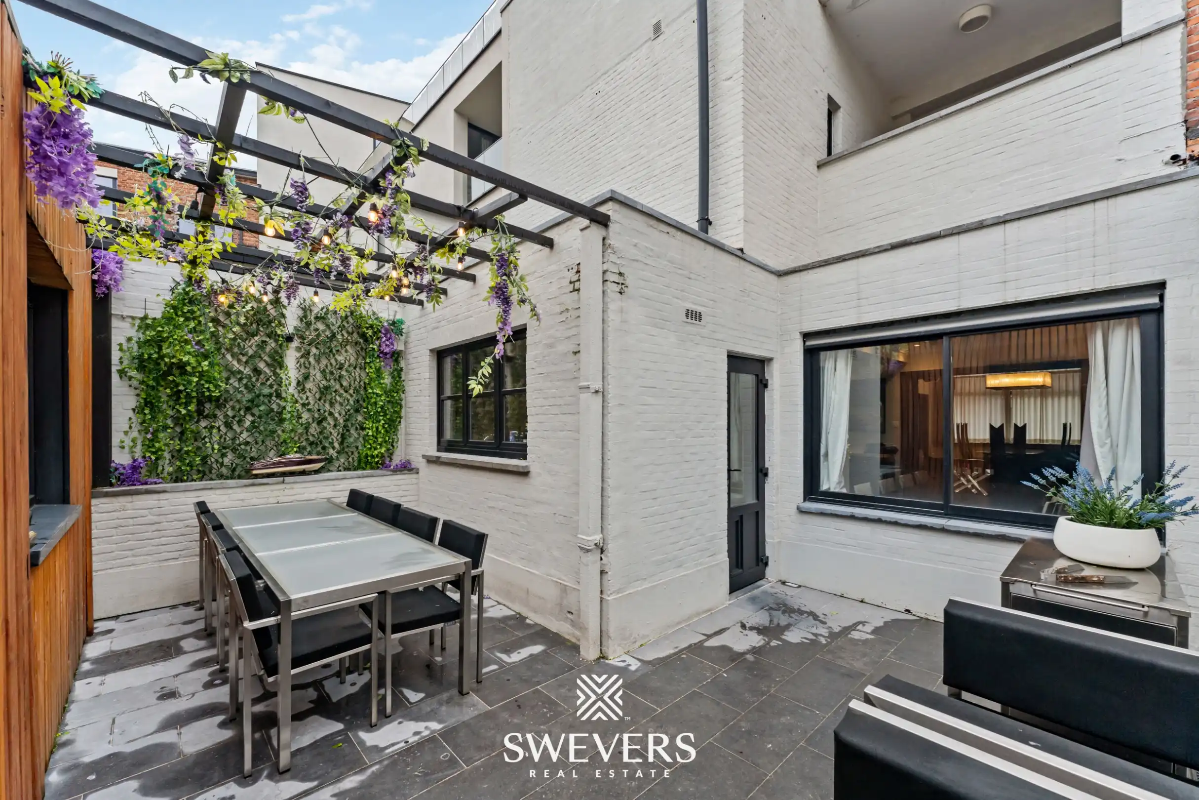 Exclusief gerenoveerde stadswoning met garage en drie terrassen in hartje Hasselt foto 12