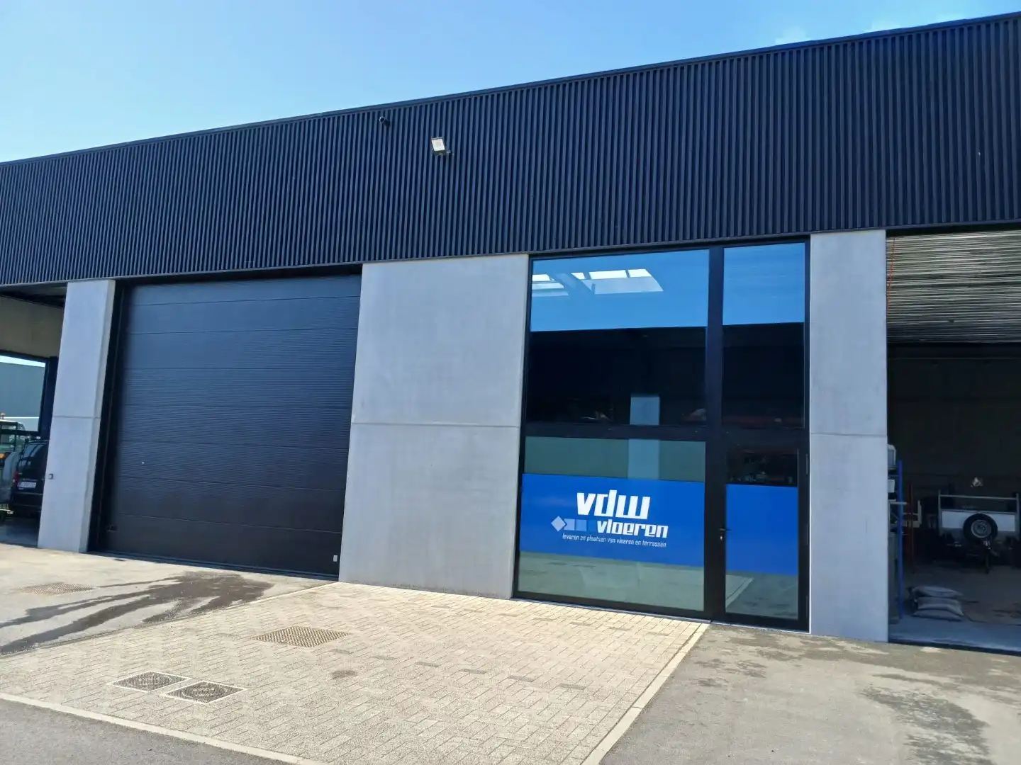 KMO Unit / loods te huur in Meulebeke op 213m². foto {{pictureIndex}}