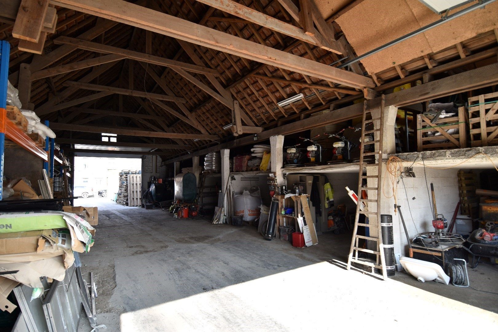 Opslagruimte/loods/hangar te koop in een gegeerde straat te Menen foto 11
