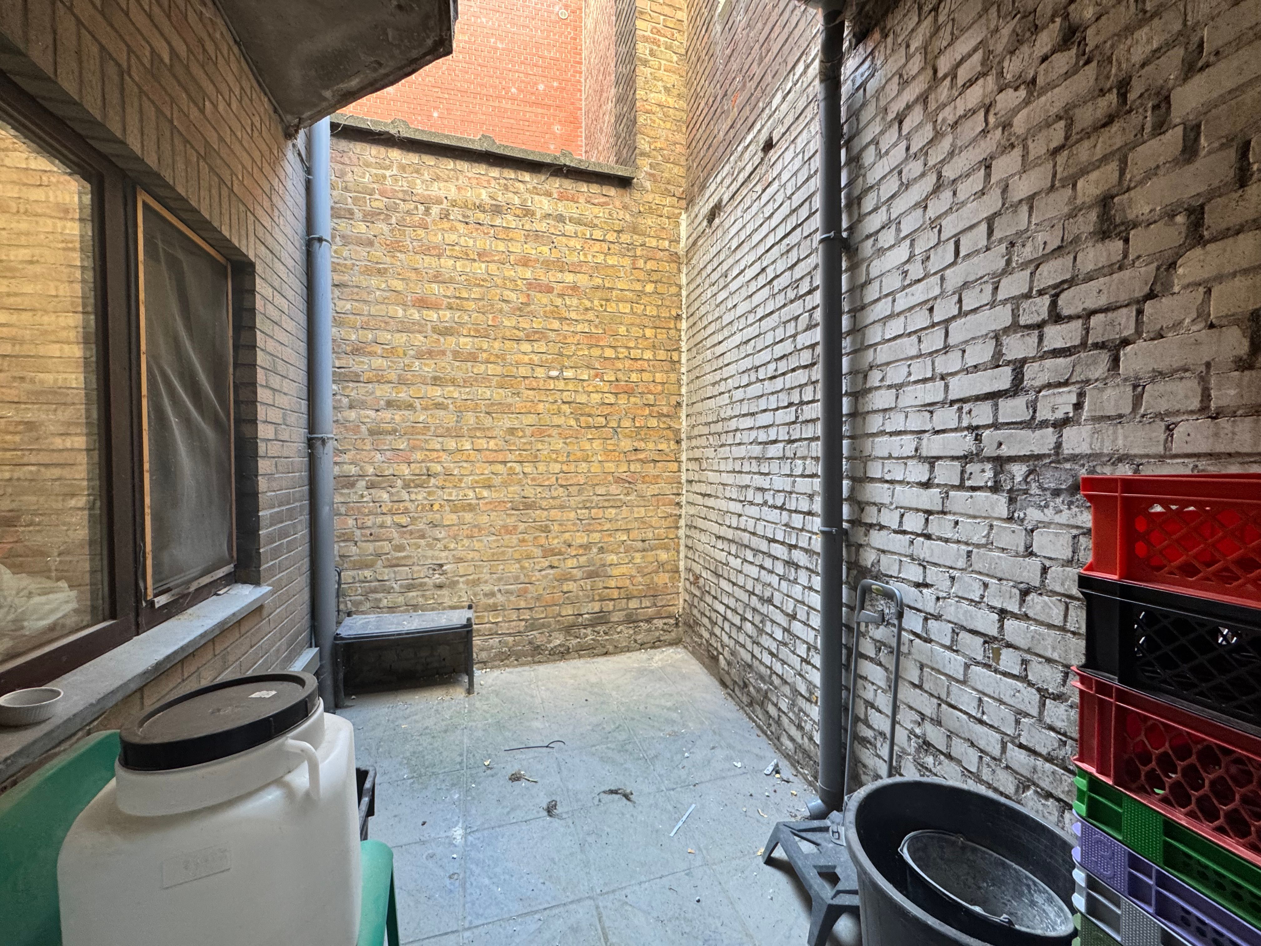 Handelsgelijkvloers 60m² aan drukke invalsweg Oostende foto 7