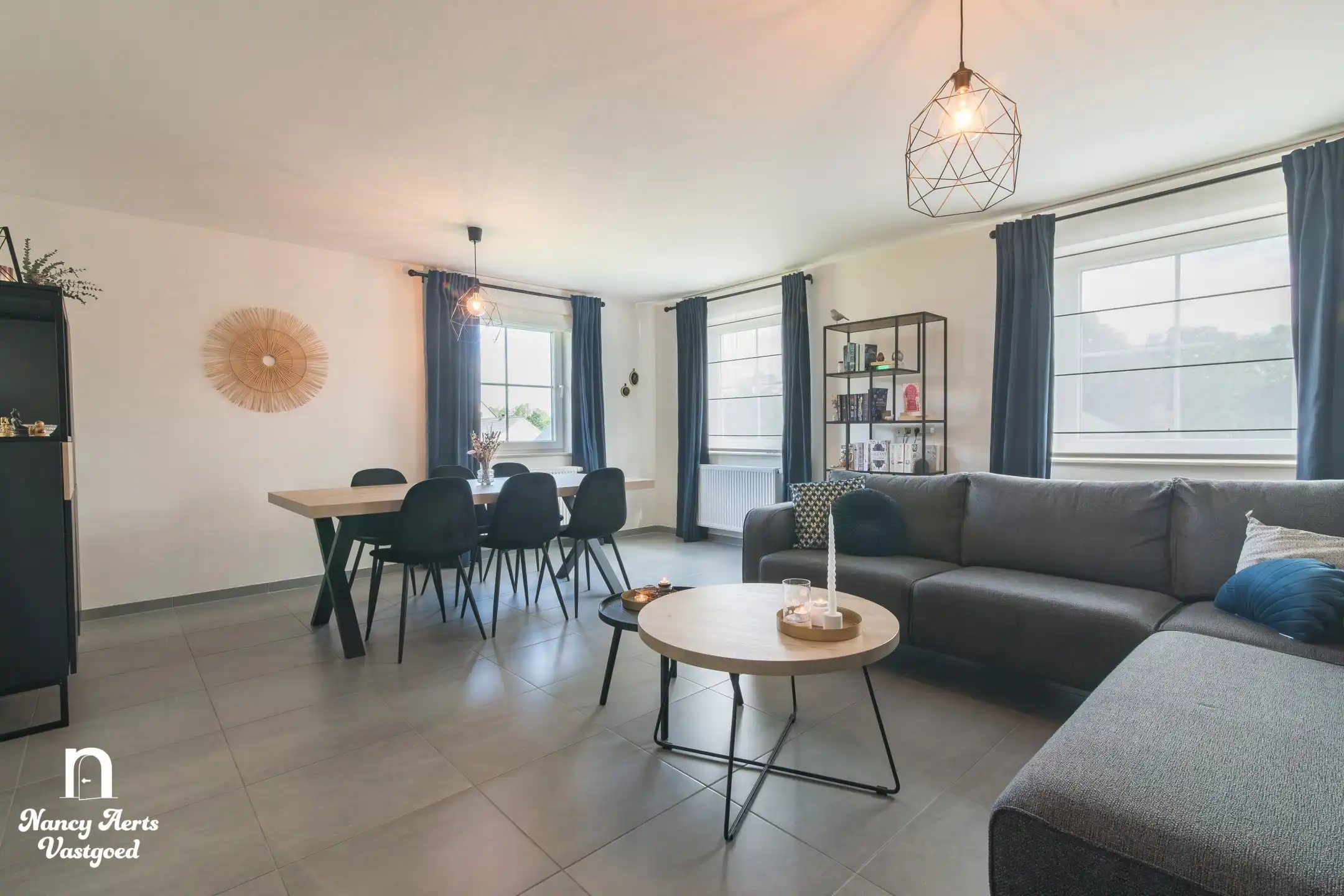 Instapklaar duplex-appartement met terras en 2 parkings foto 10
