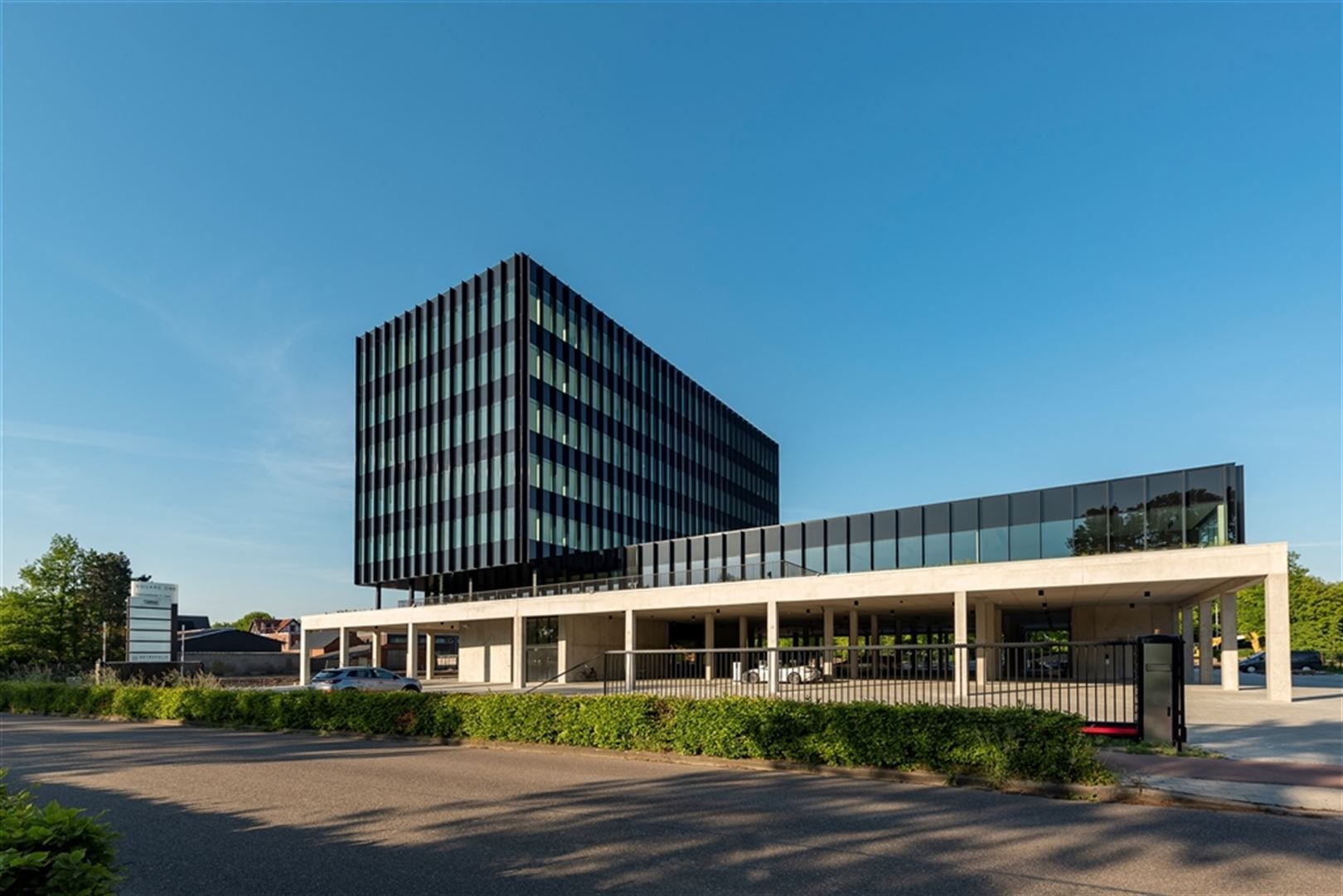 Nieuwbouwkantoren in Square One met lichtinval foto 2