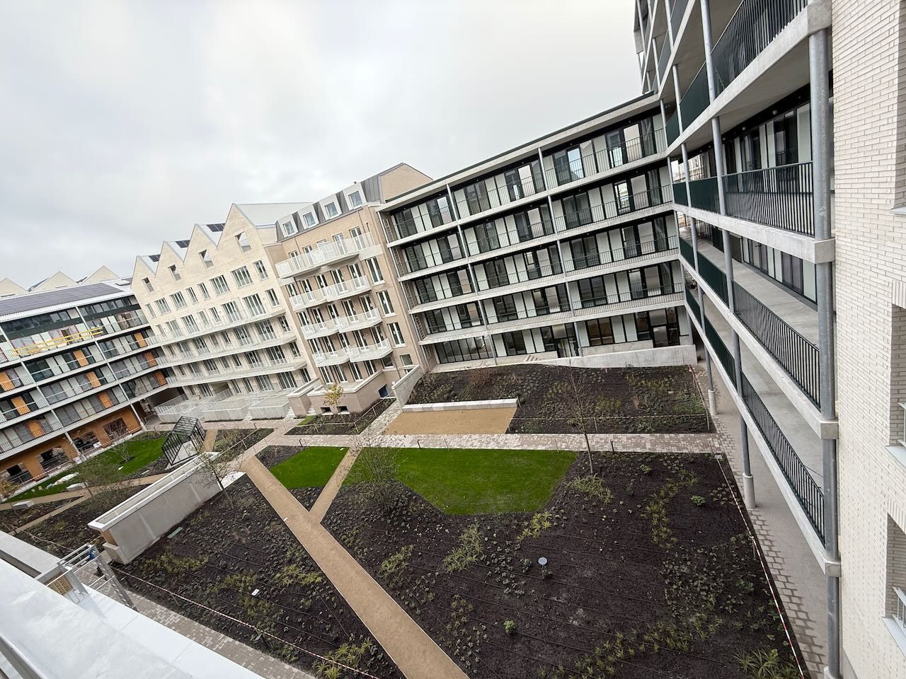 Instapklaar nieuwbouwappartement met terras foto 16