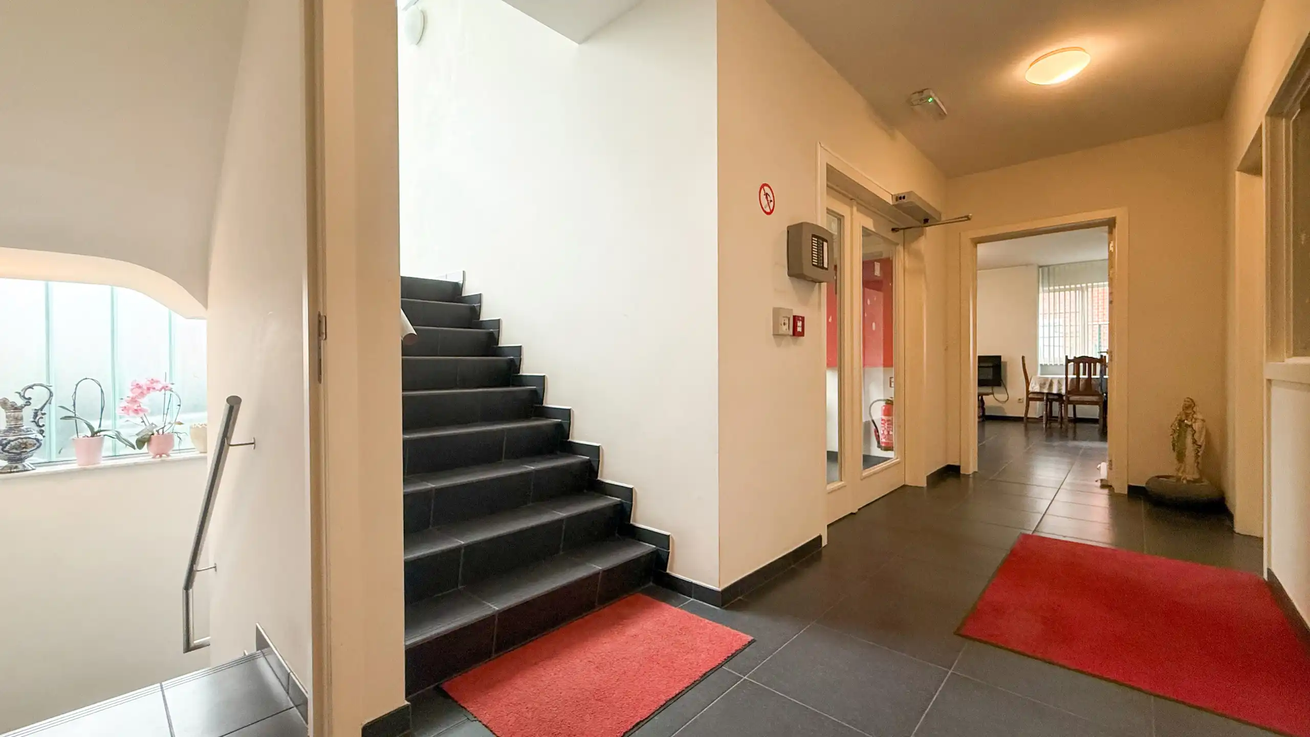 Veelzijdig investeringspand met 10 kamers, lift en kelder! foto 52