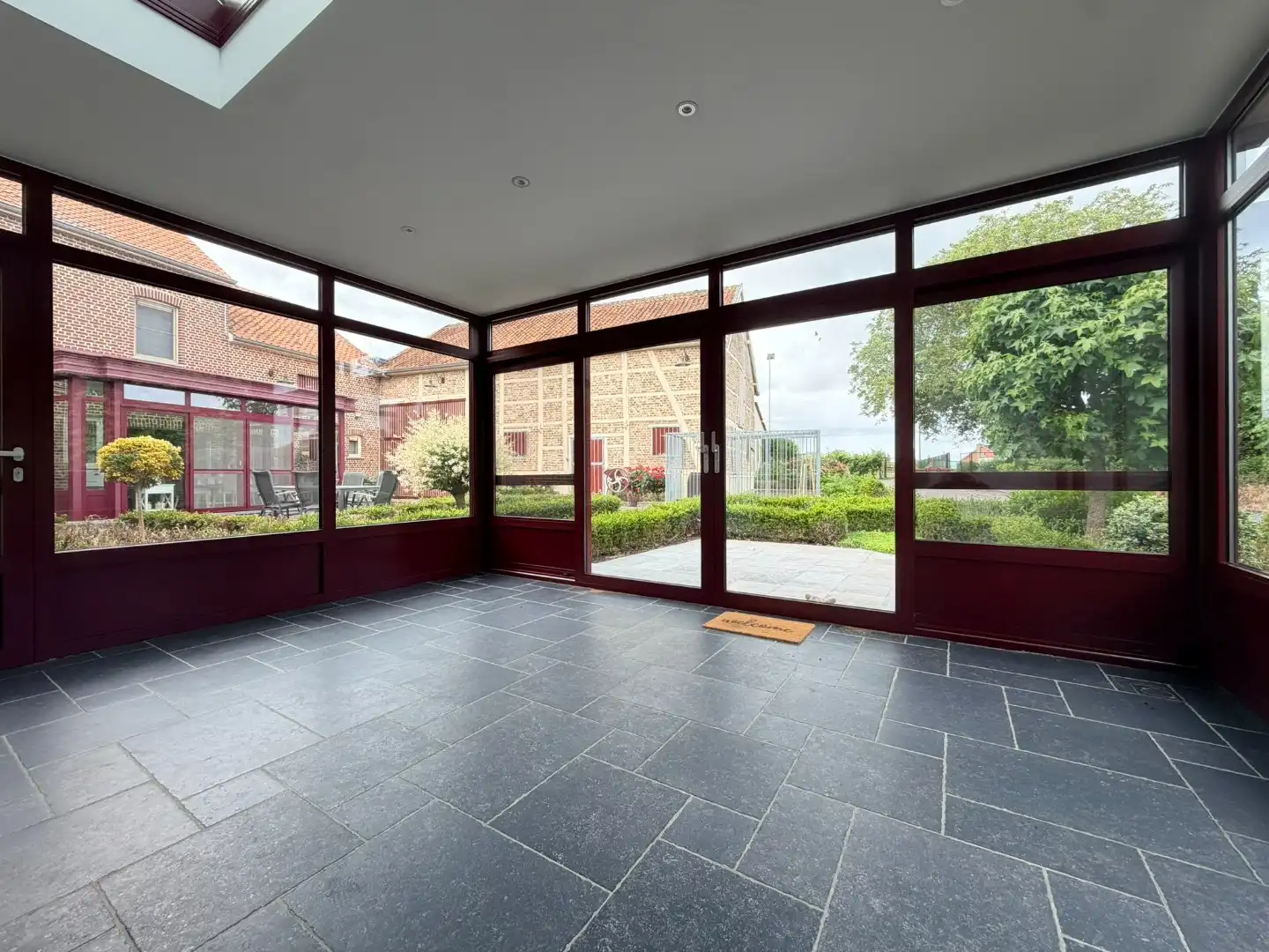 Bijzonder charmante benedenwoonst met 1 slaapkamer, veranda, terras en twee autostandplaatsen foto 26