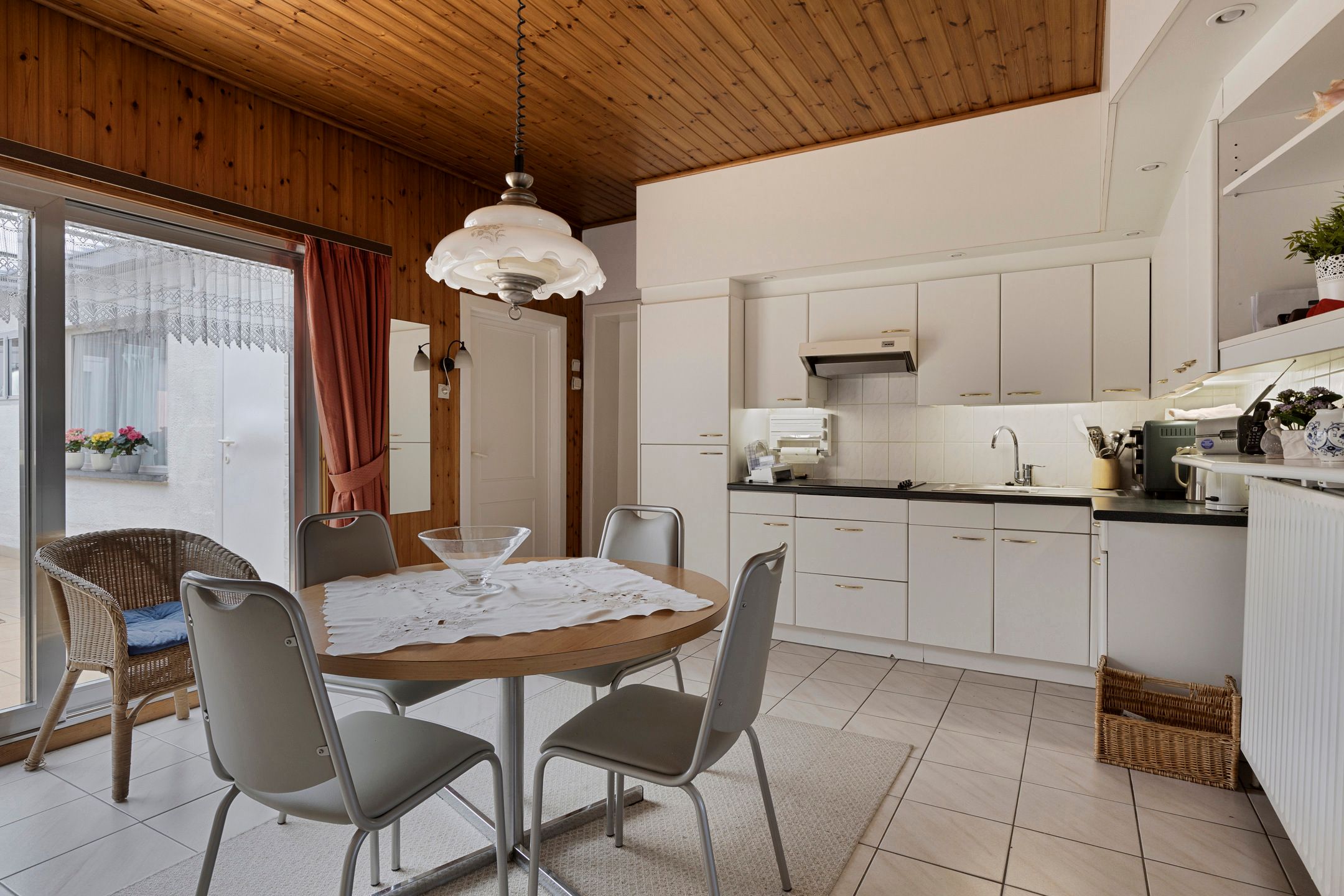 Te renoveren woning met grote garage/werkplaats op 941m² foto 7