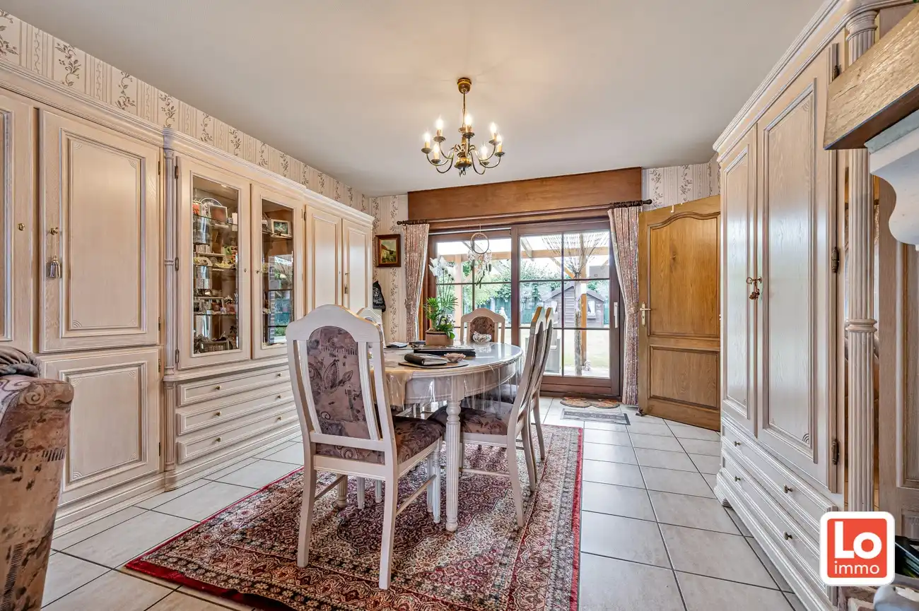 VERKOCHT! Instapklare open woning met inpandige garage op een rustige en residentiële ligging in Sint-Amandsberg, vlakbij Gent! foto 4