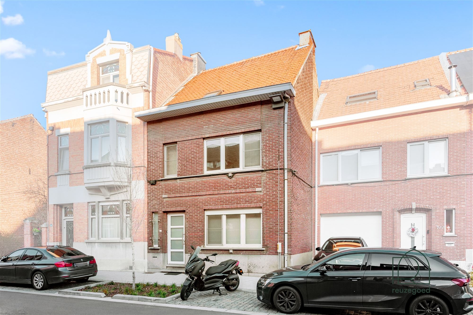 Instapklare ruime woning met 3 slaapkamers (mogelijks 4-5) vlakbij centrum Mechelen foto {{pictureIndex}}