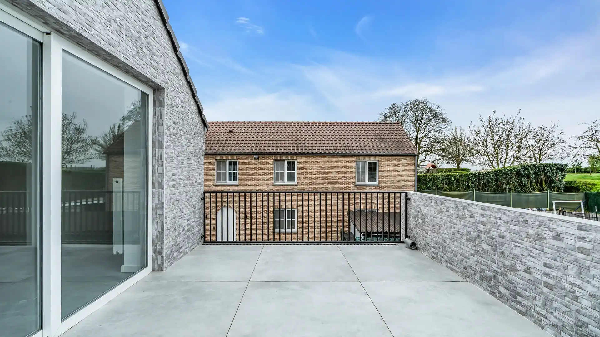 INSTAPKLARE, VOLLEDIG VERNIEUWDE EENGEZINSWONING MET APARTE LEEFUNIT EN PRACHTIG GOED UITZICHT IN HET CHARMANTE GENOELSELDEREN foto 14