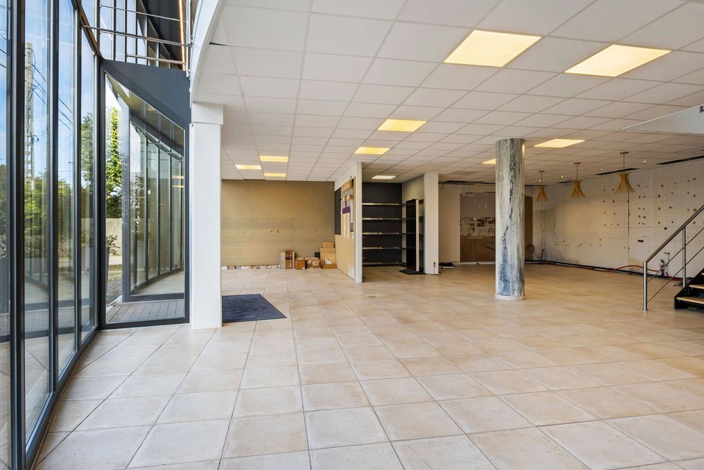 Exclusief bedrijfsgebouw met woonhuis op 1926 m² foto 5