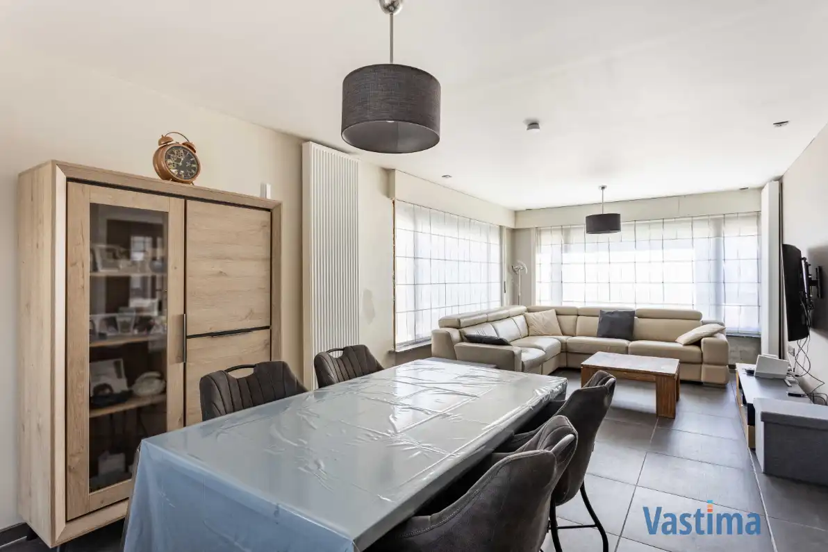 Lichtrijke halfopen bebouwing met 3 slaapkamers, tuin en garage foto 6