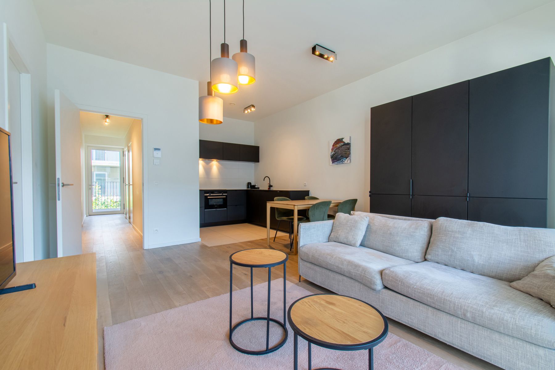 2 slaapkamer gemeubeld app. met groot terrras foto 3