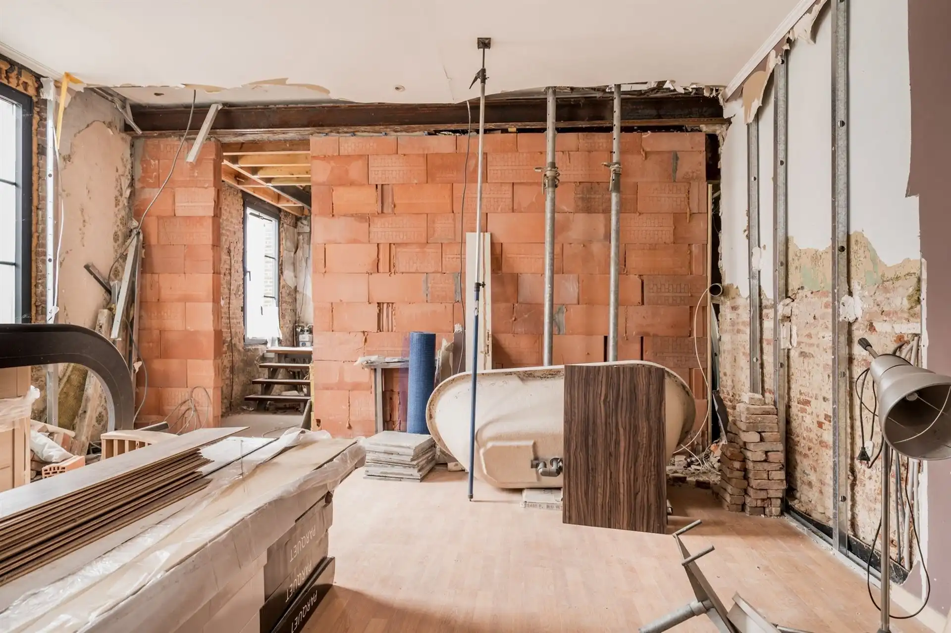 Totaalrenovatie halfopen bebouwing op toplokatie! foto 5