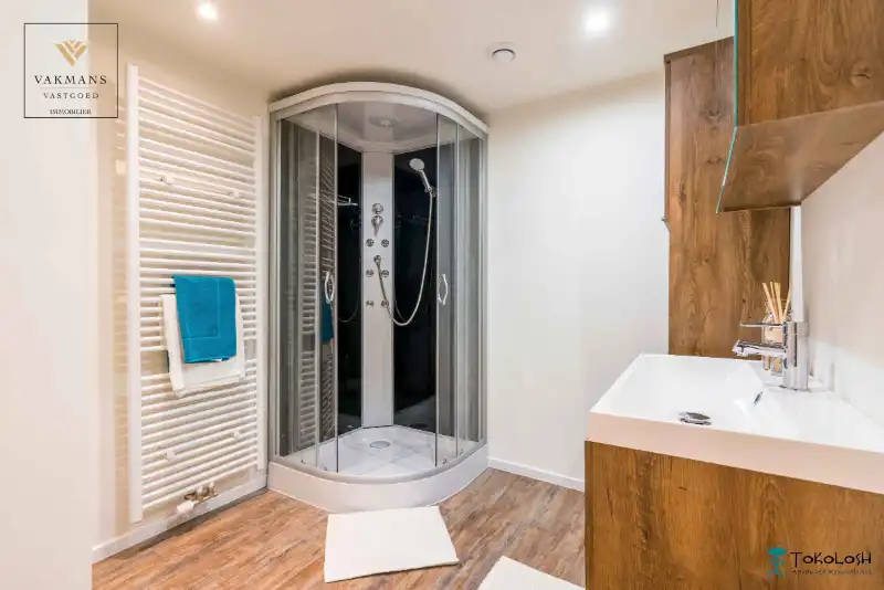 Gerenoveerde woning met 3 slaapkamers foto 11