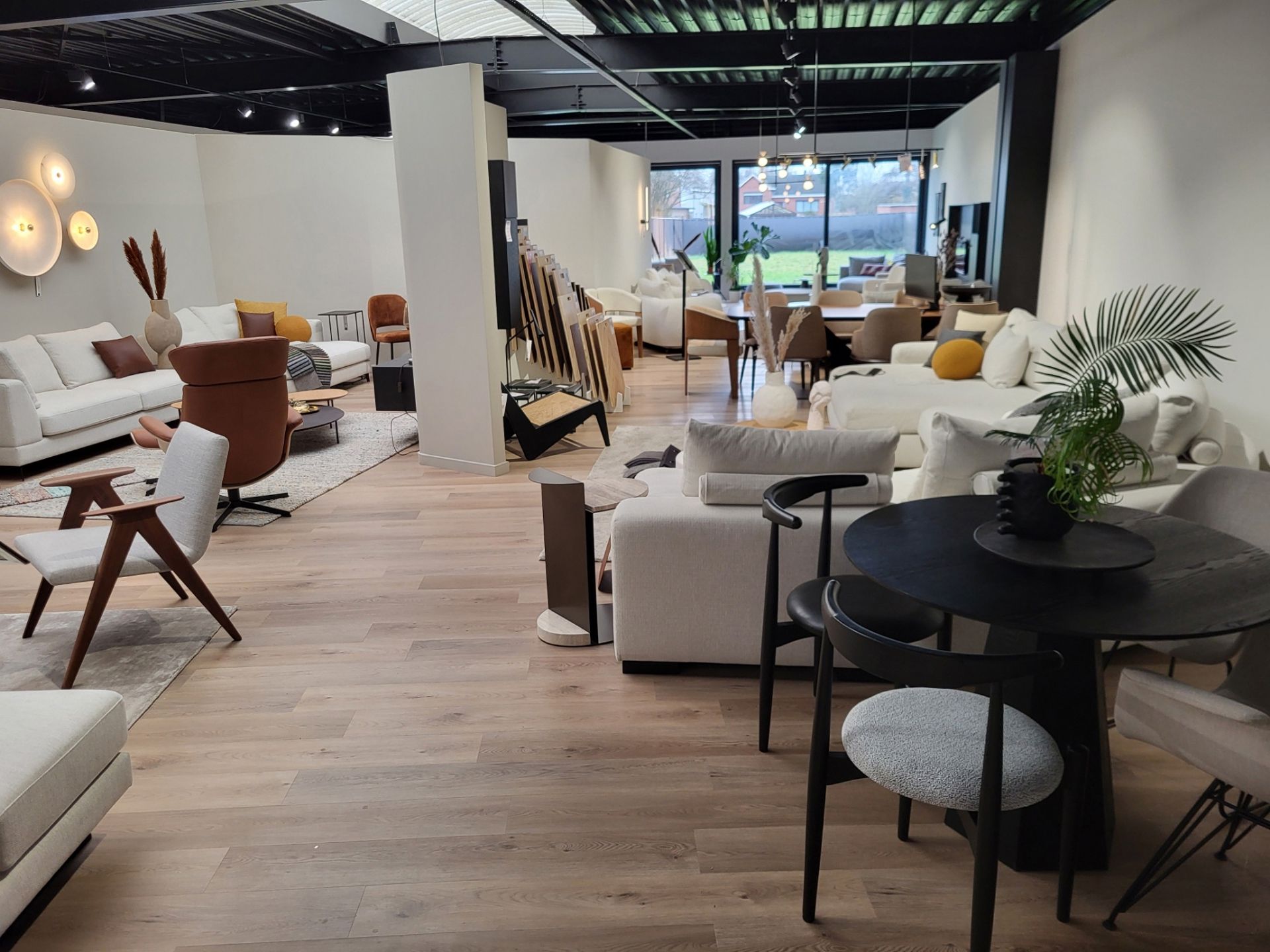 Te huur - BAANLOCATIE: winkel & showroom foto 7