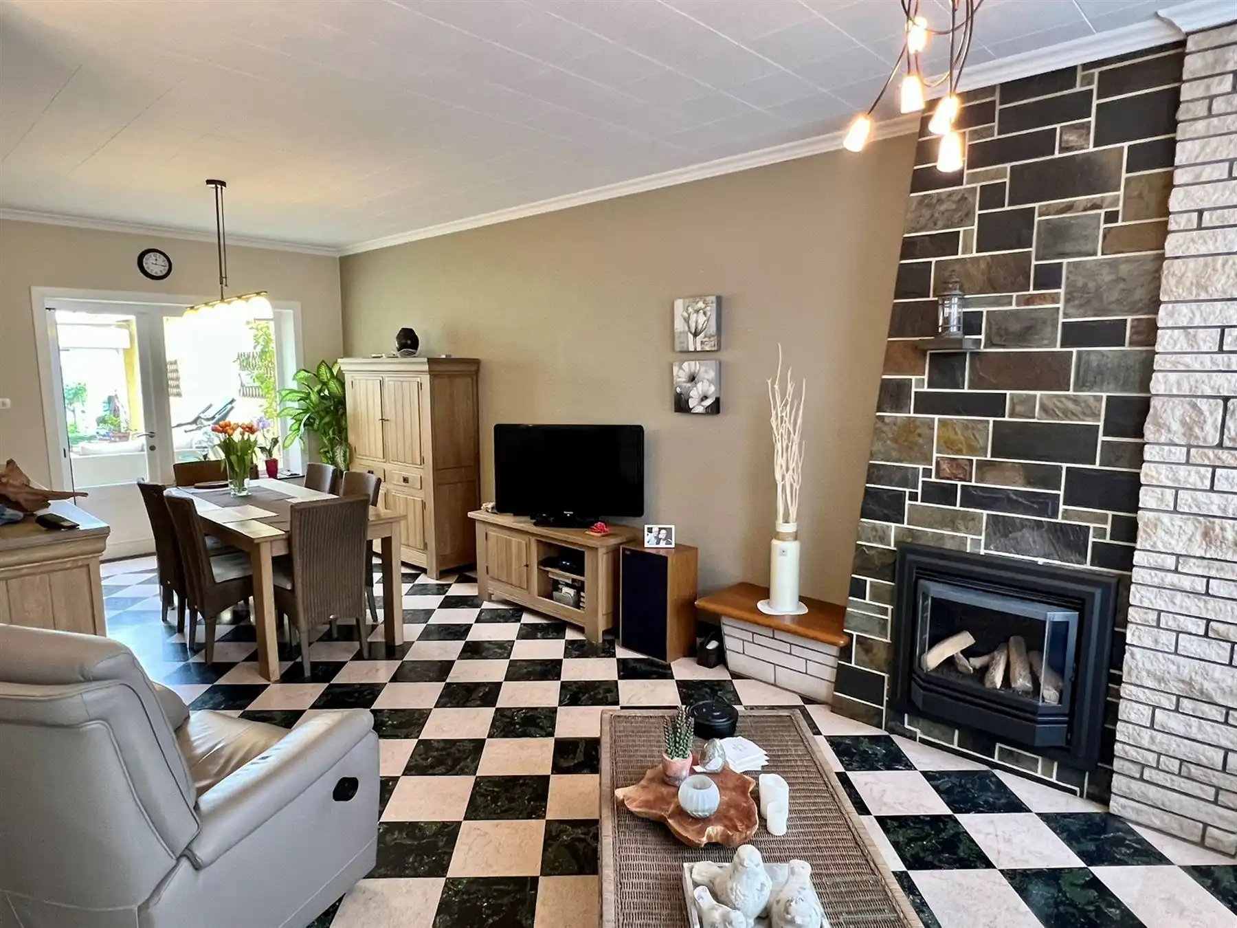 Gezellige woning met 3 slaapkamers, mooie tuin en zolder met mogelijkheden foto 6