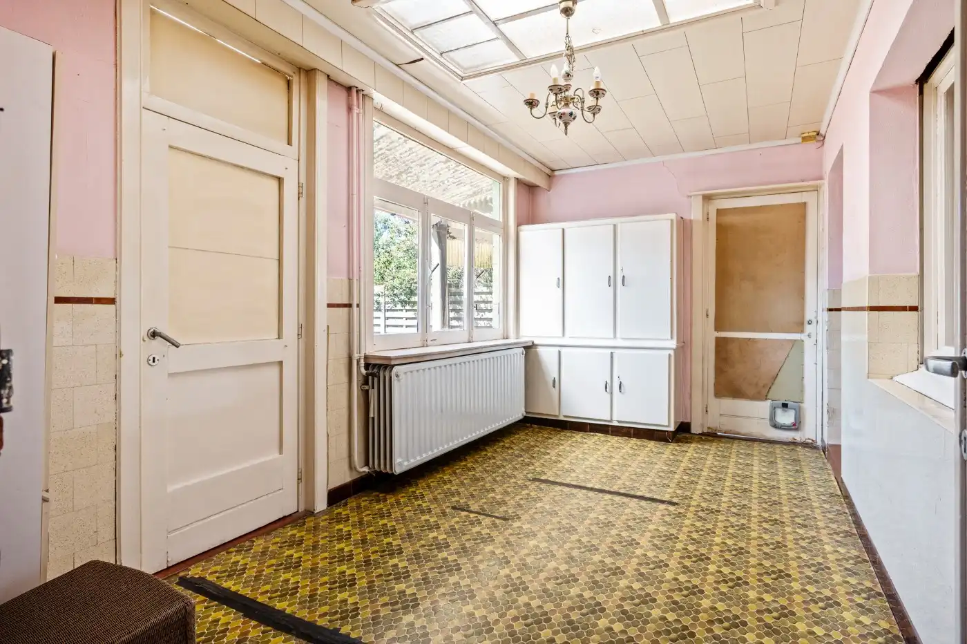 Charmante, te renoveren woning met 2 slpk., garage en tuin foto 10