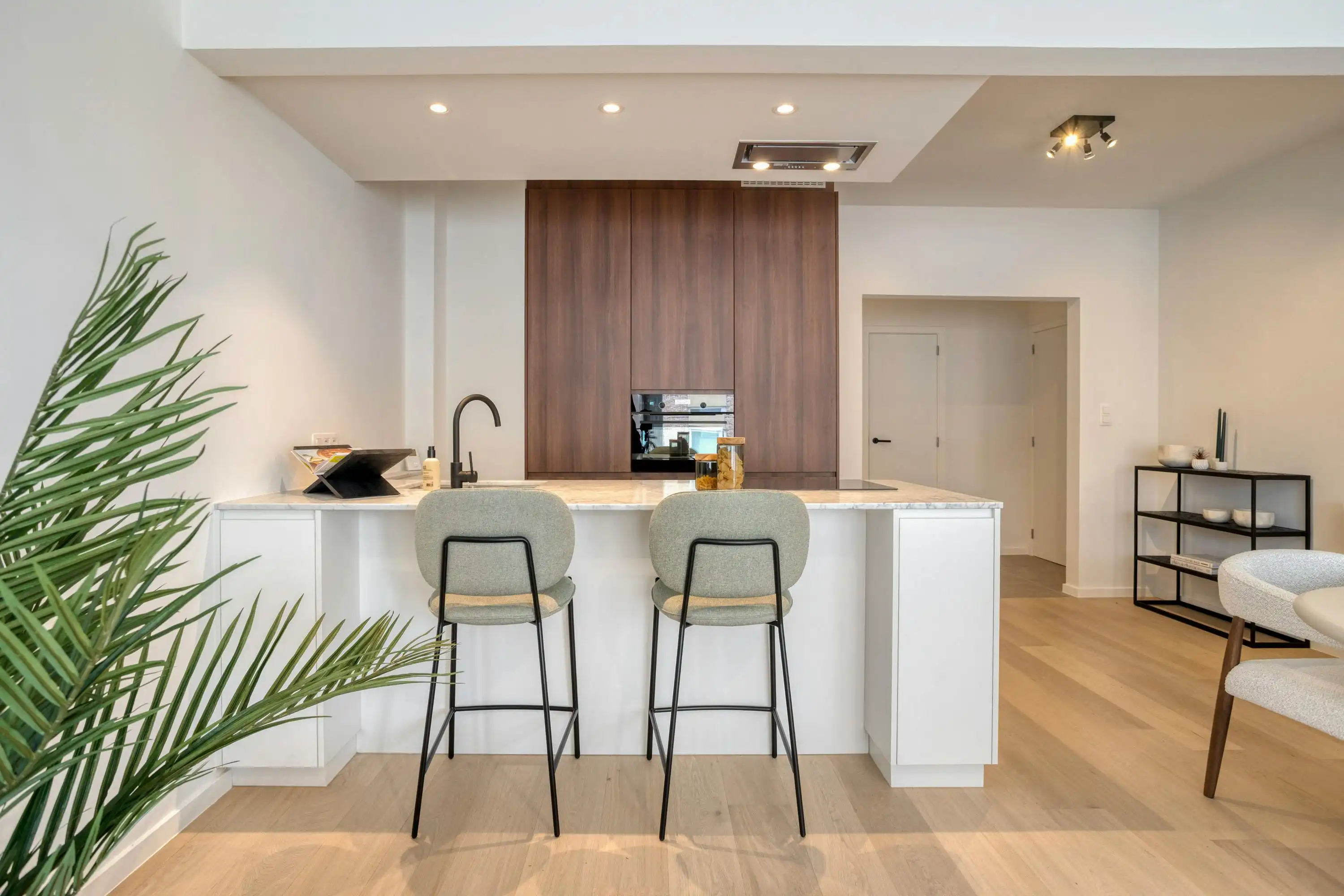 Mooi gerenoveerd appartement te koop met lateraal zeezicht foto 4