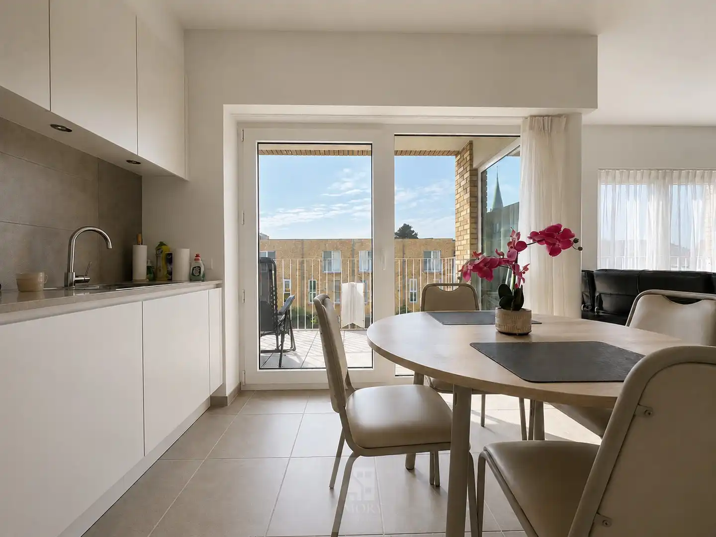 Energiezuinig appartement met terras en autostaanplaats foto 3