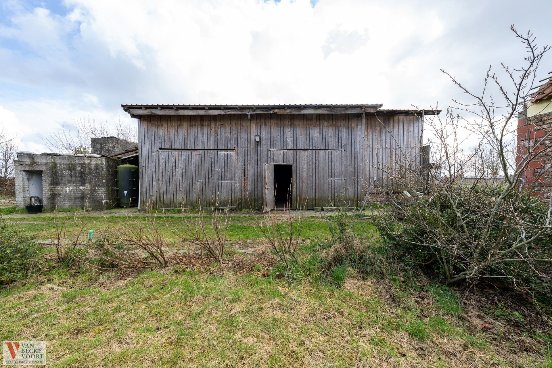 Te renoveren hoeve op 1,6 ha foto 18