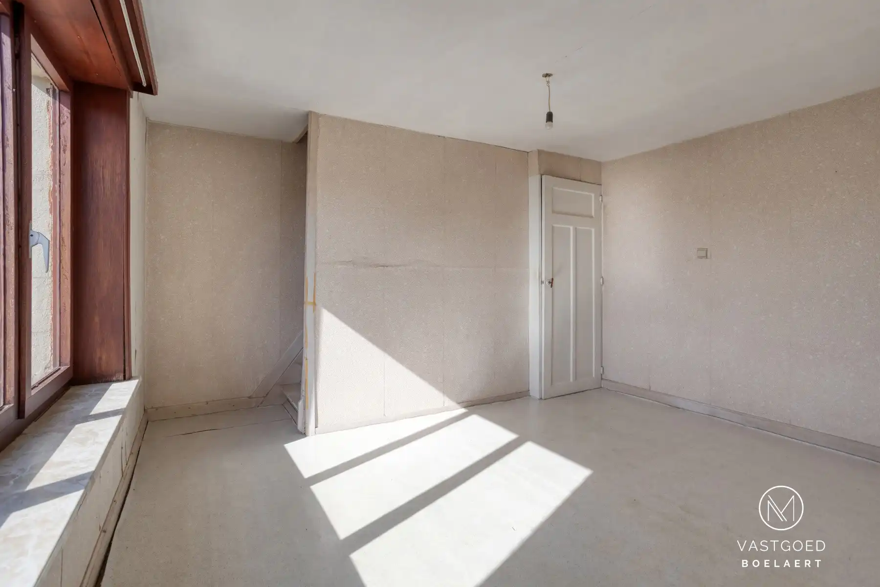 Te renoveren halfopen woning met zonnige tuin in rustige straat nabij Aalst foto 14