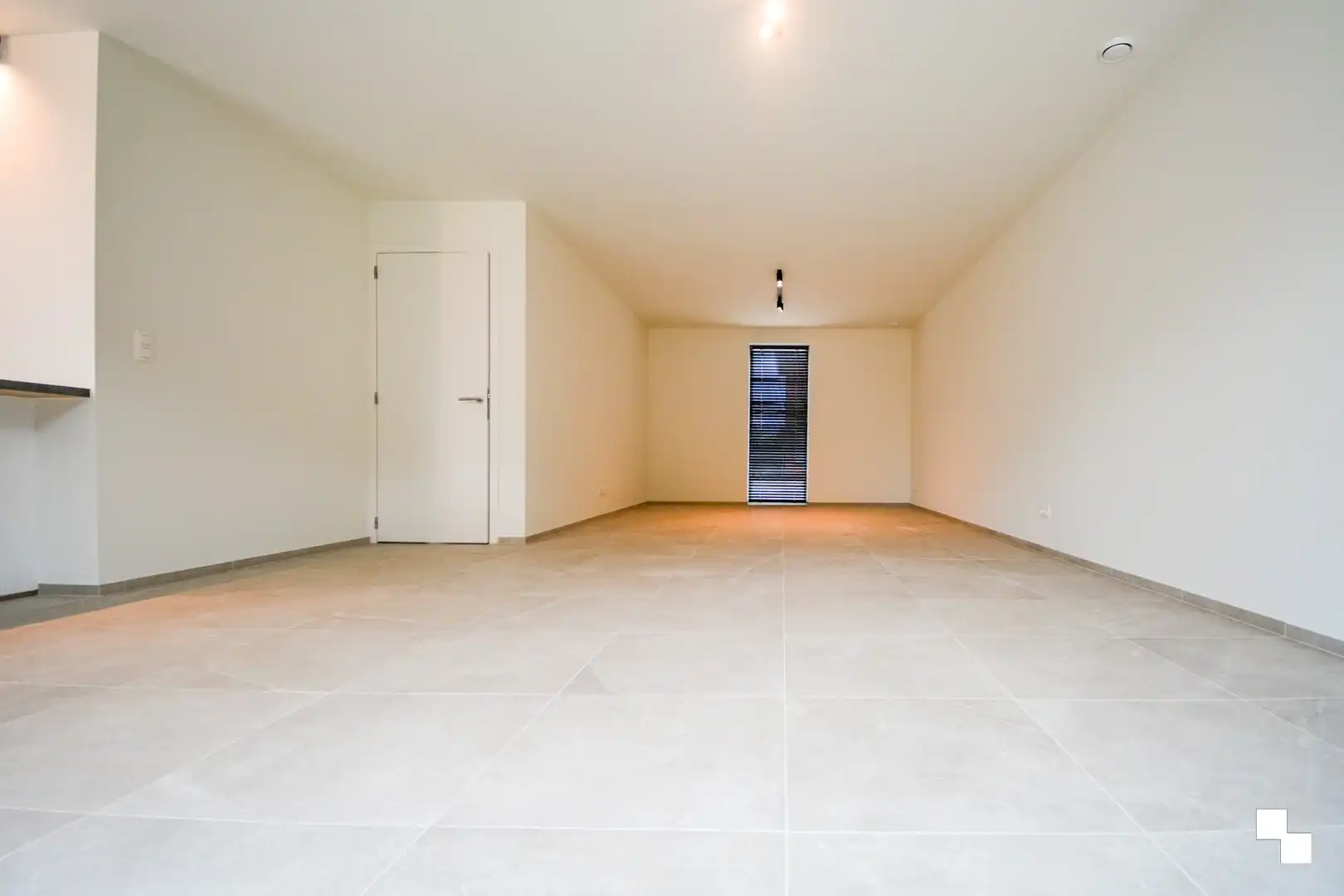 Volledig afgewerkte nieuwbouwwoning met carport te Sleihage foto 7