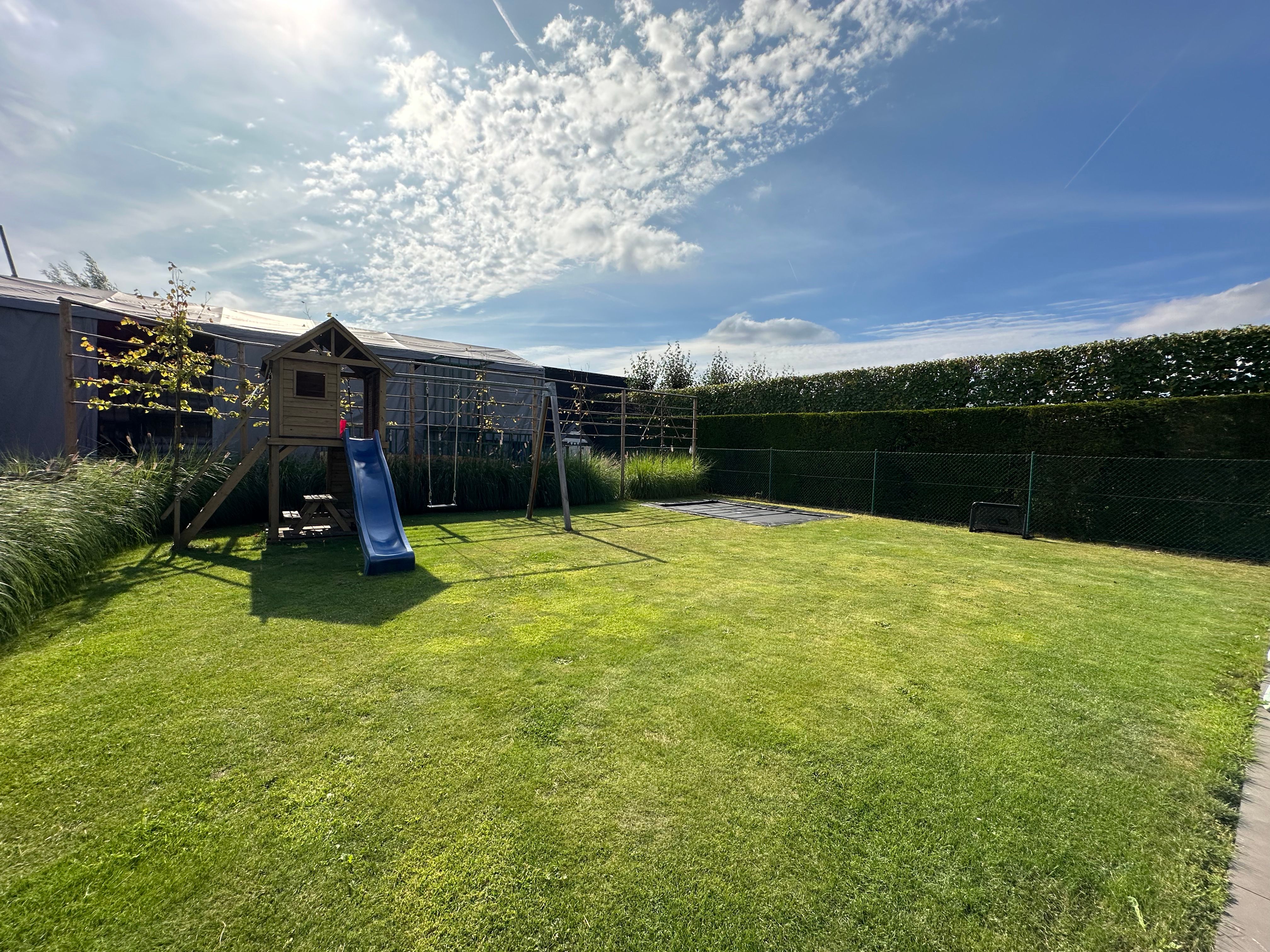 Prachtige recente woning met mooie tuin & magazijn van 420 m² foto 28