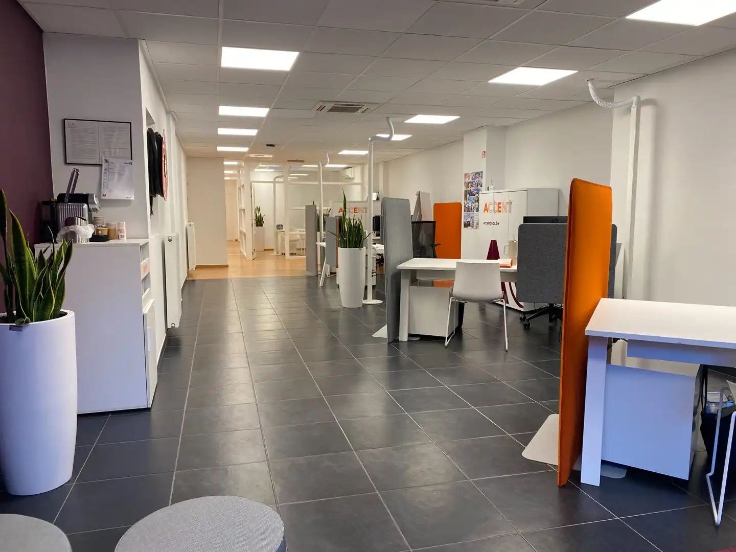 Mooi ruim winkelpand in centrum Eeklo foto {{pictureIndex}}