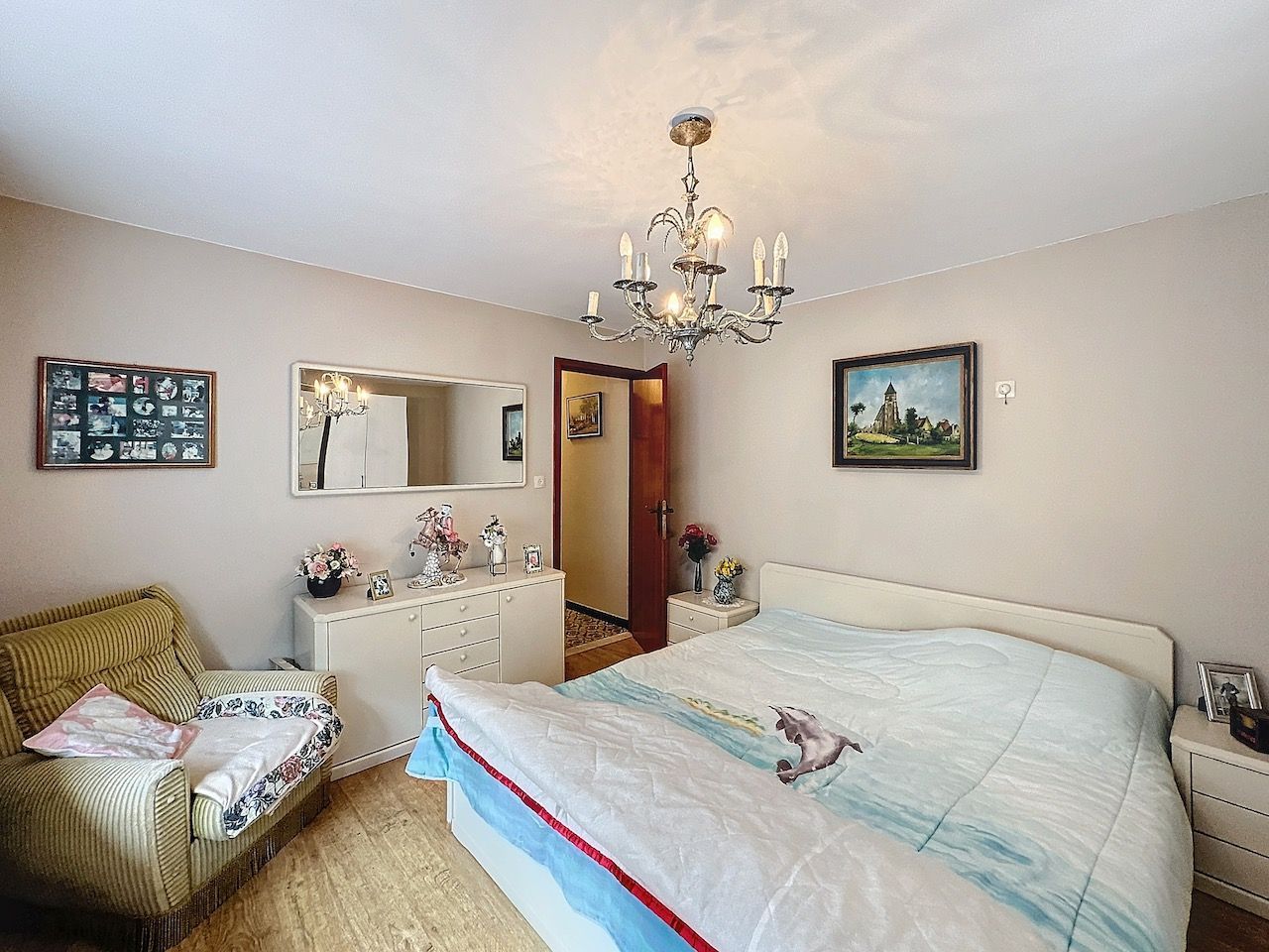 Bijzonder ruim gelijkvloers appartement met mooie tuin in het centrum van Heist foto 11