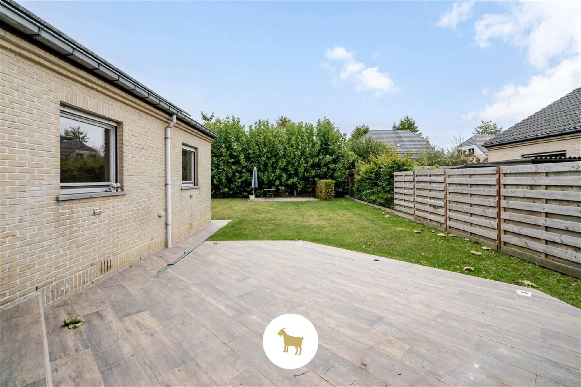 Instapklare OPEN BEBOUWING met 3 SLAAPKAMERS en GARAGE op een rustig gelegen PERCEEL GROND van 655m² foto 9